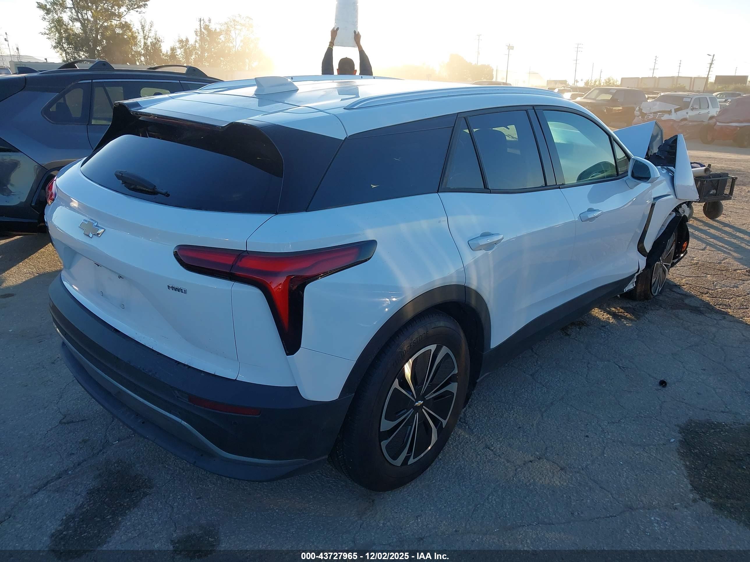 CHEVROLET BLAZER image 4