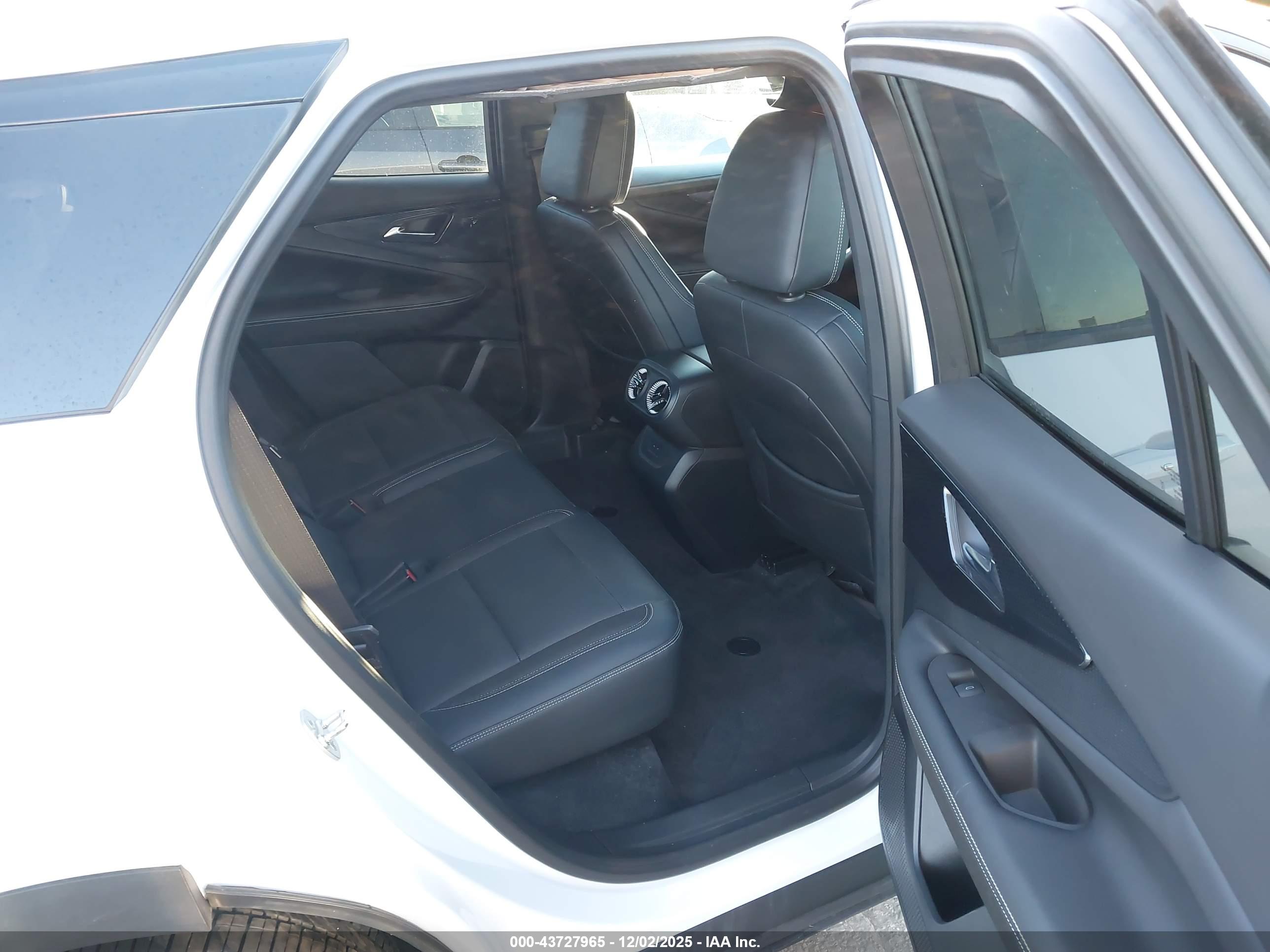 CHEVROLET BLAZER image 8