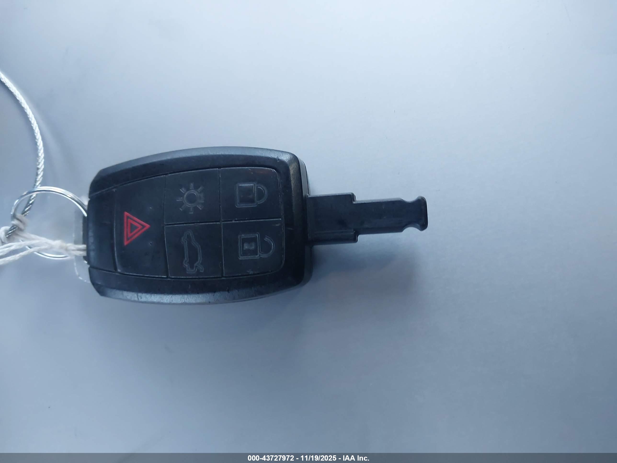 VOLVO V50 image 11
