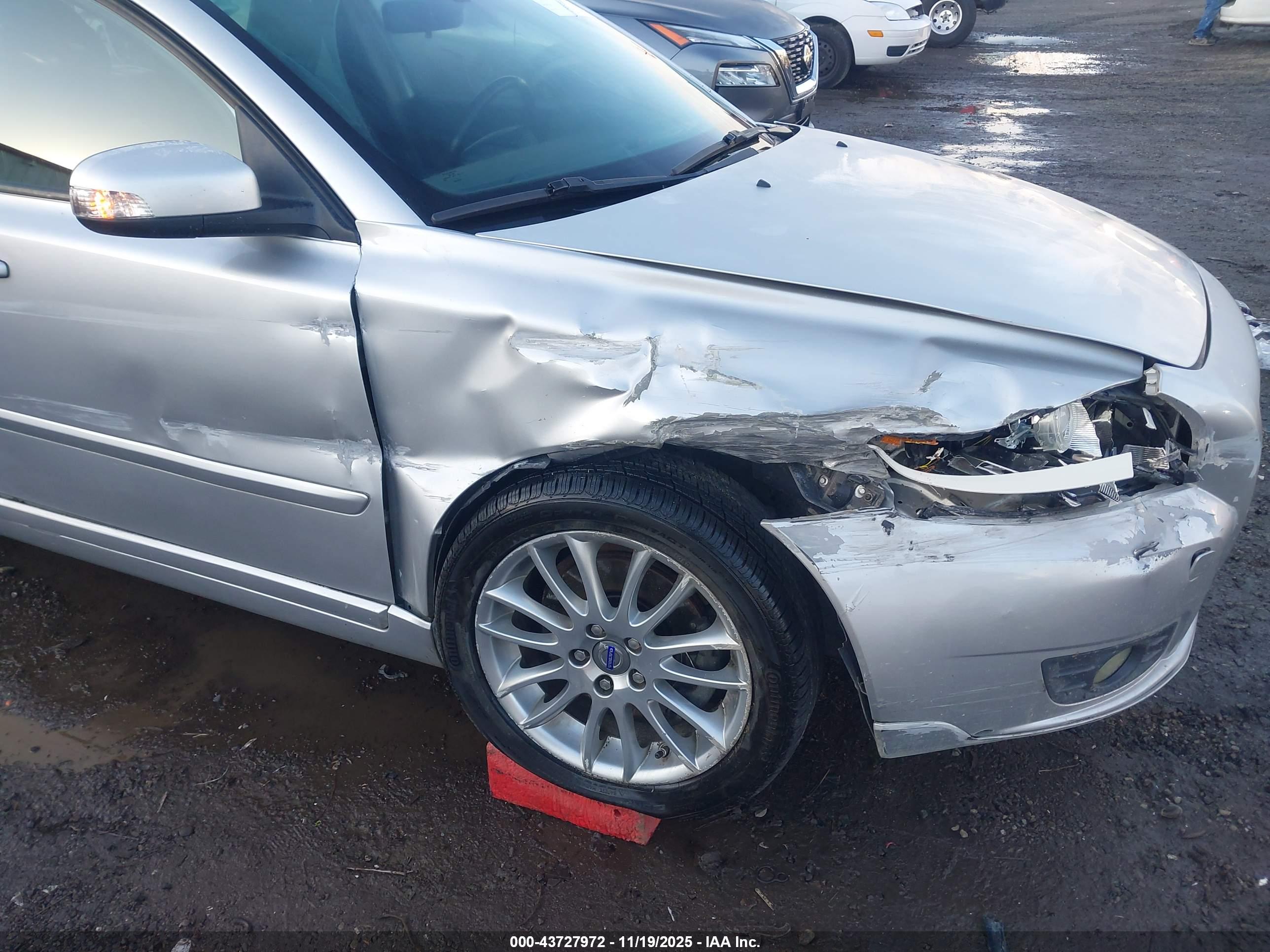 VOLVO V50 image 6