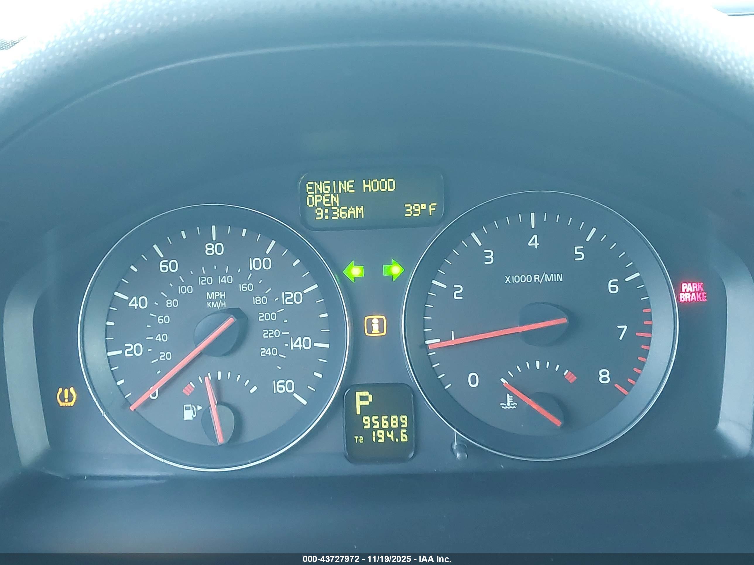 VOLVO V50 image 7