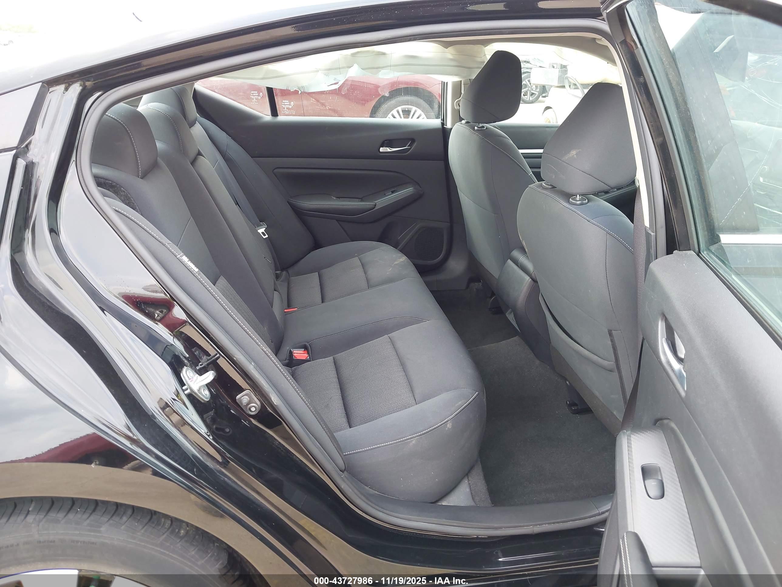 NISSAN ALTIMA image 8