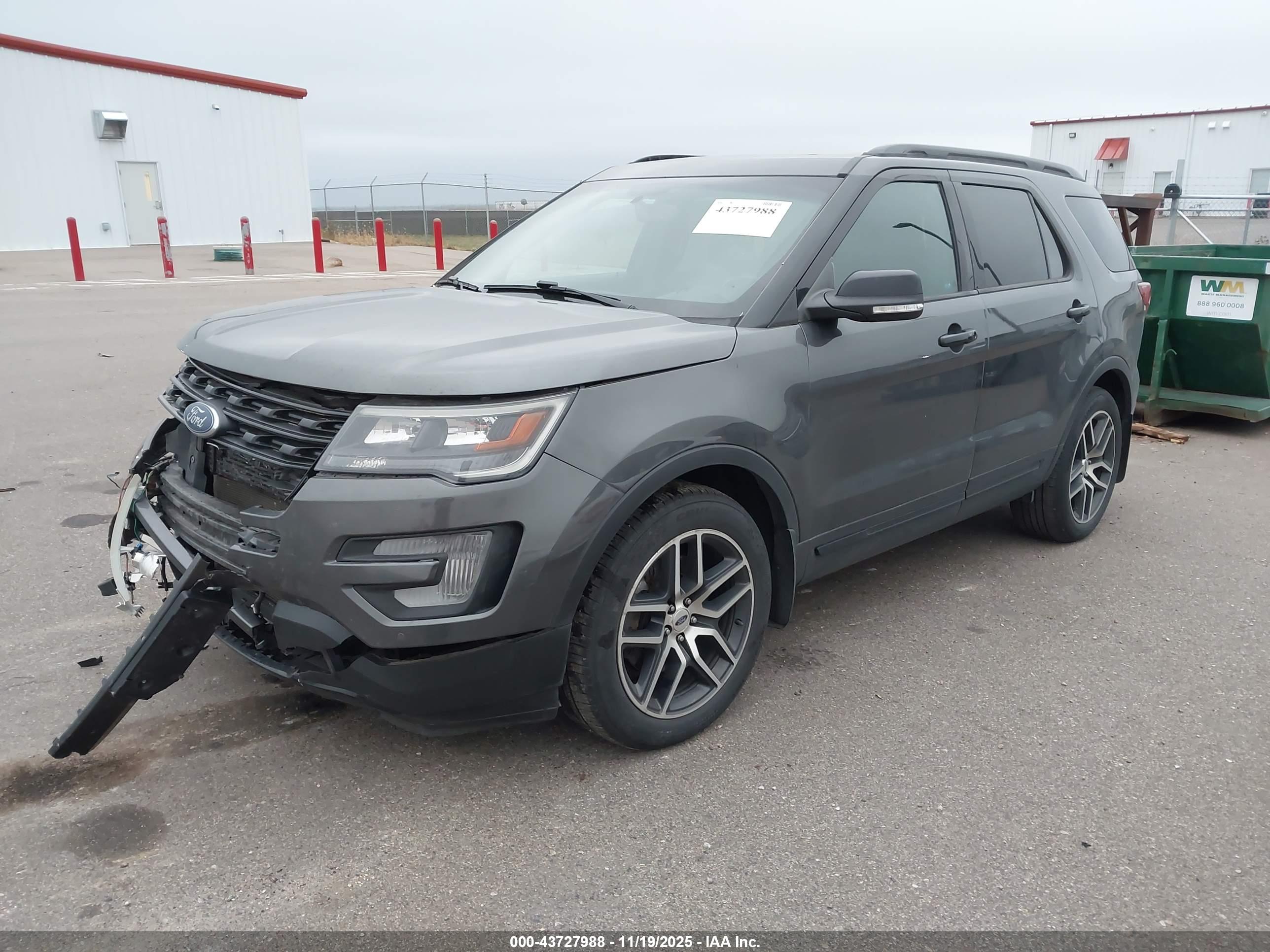FORD EXPLORER image 2