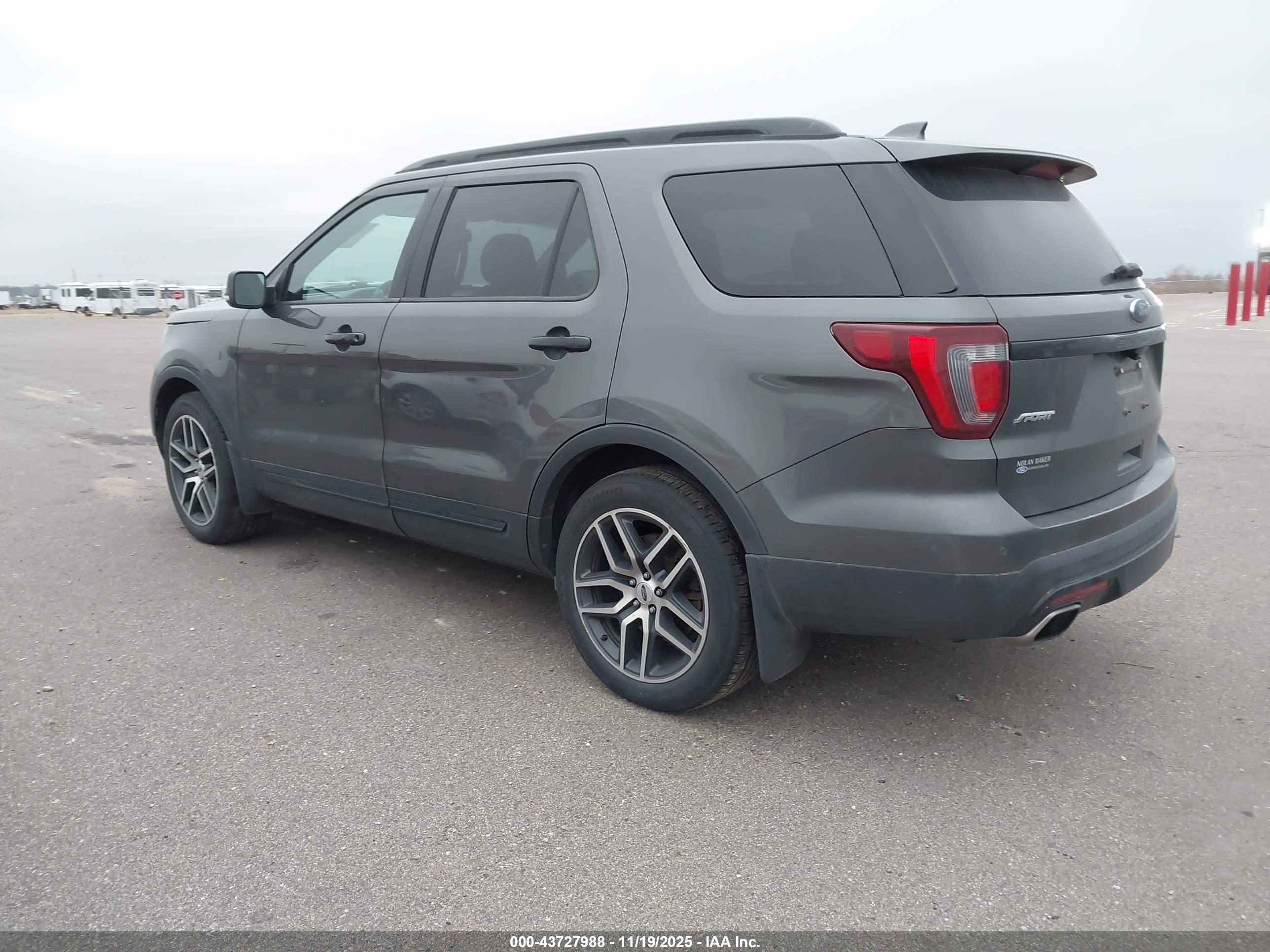 FORD EXPLORER image 3