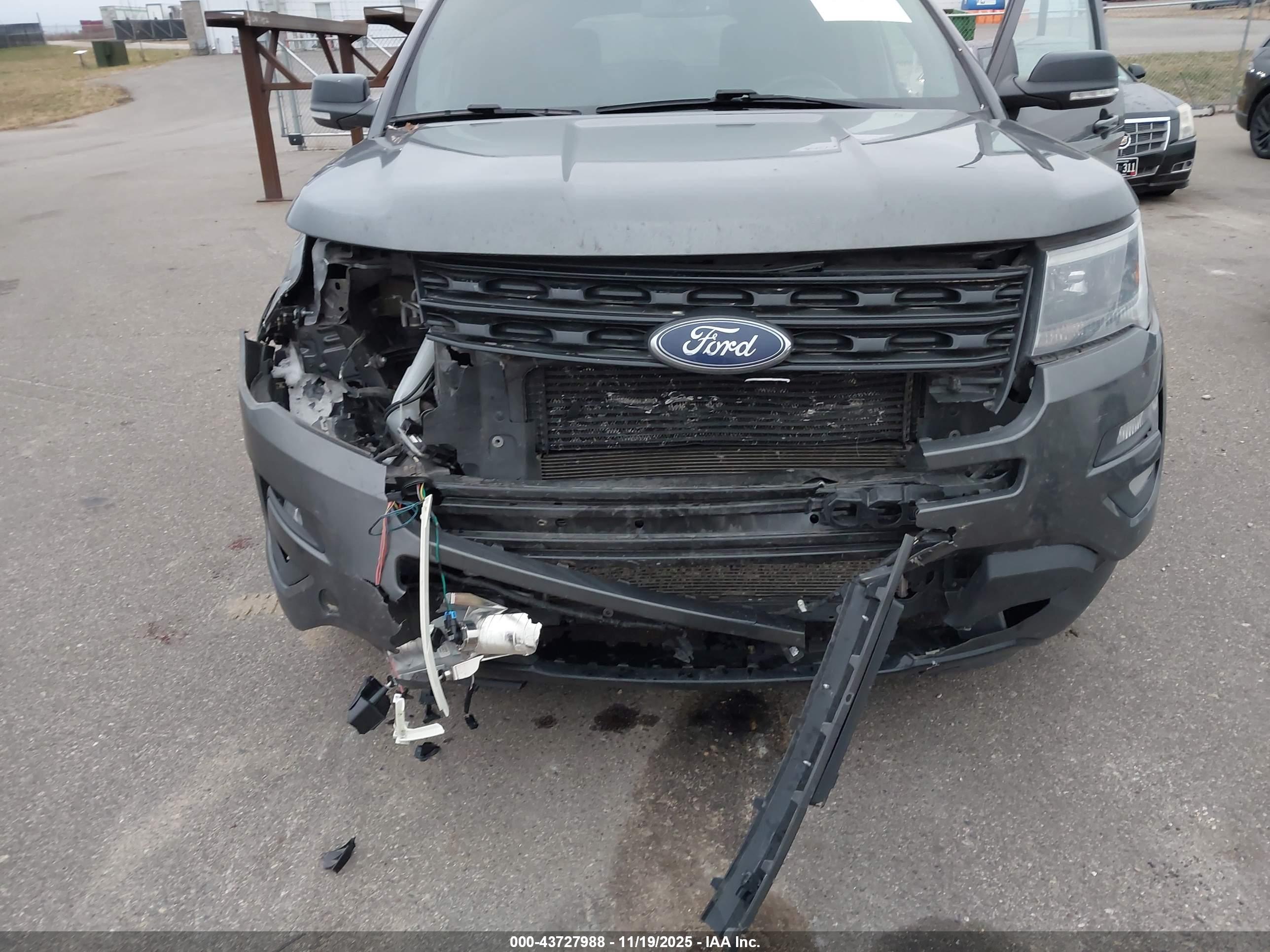 FORD EXPLORER image 6