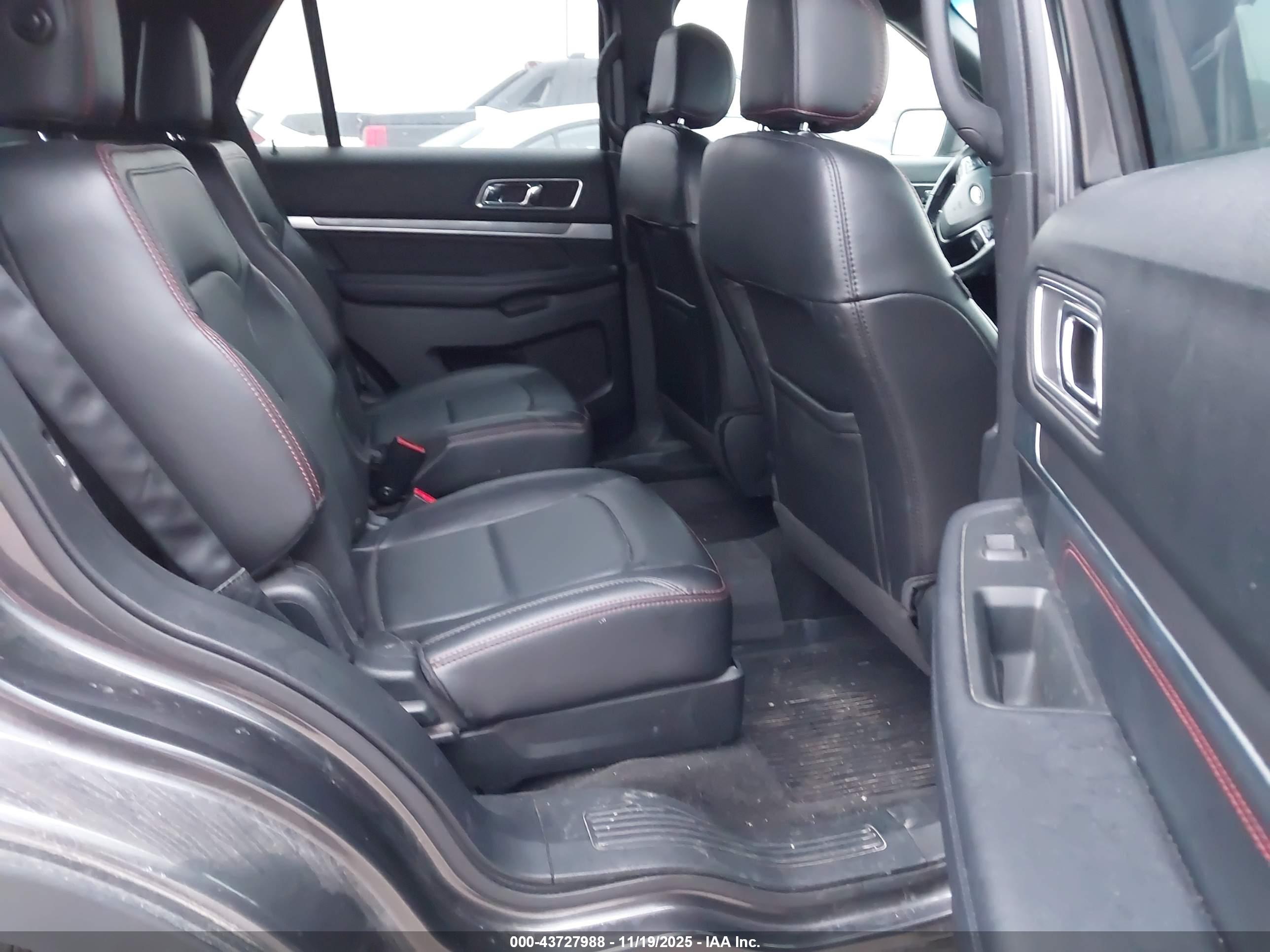FORD EXPLORER image 8