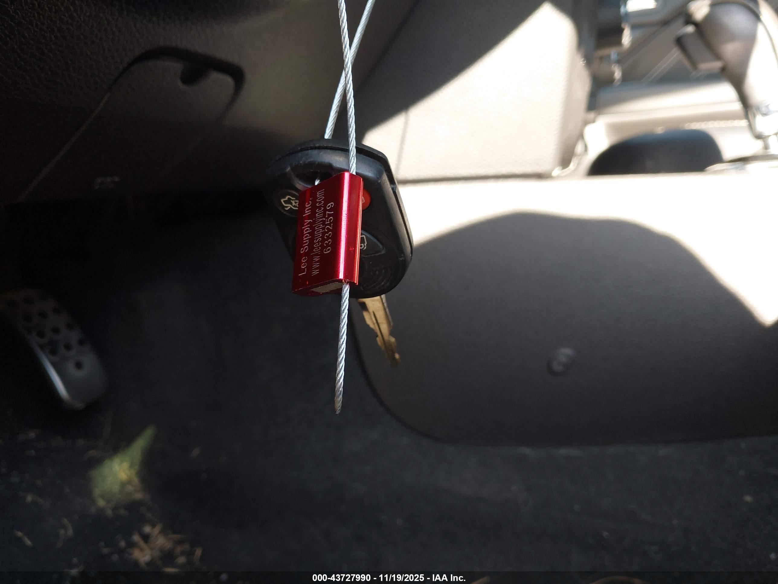 FORD FUSION image 11