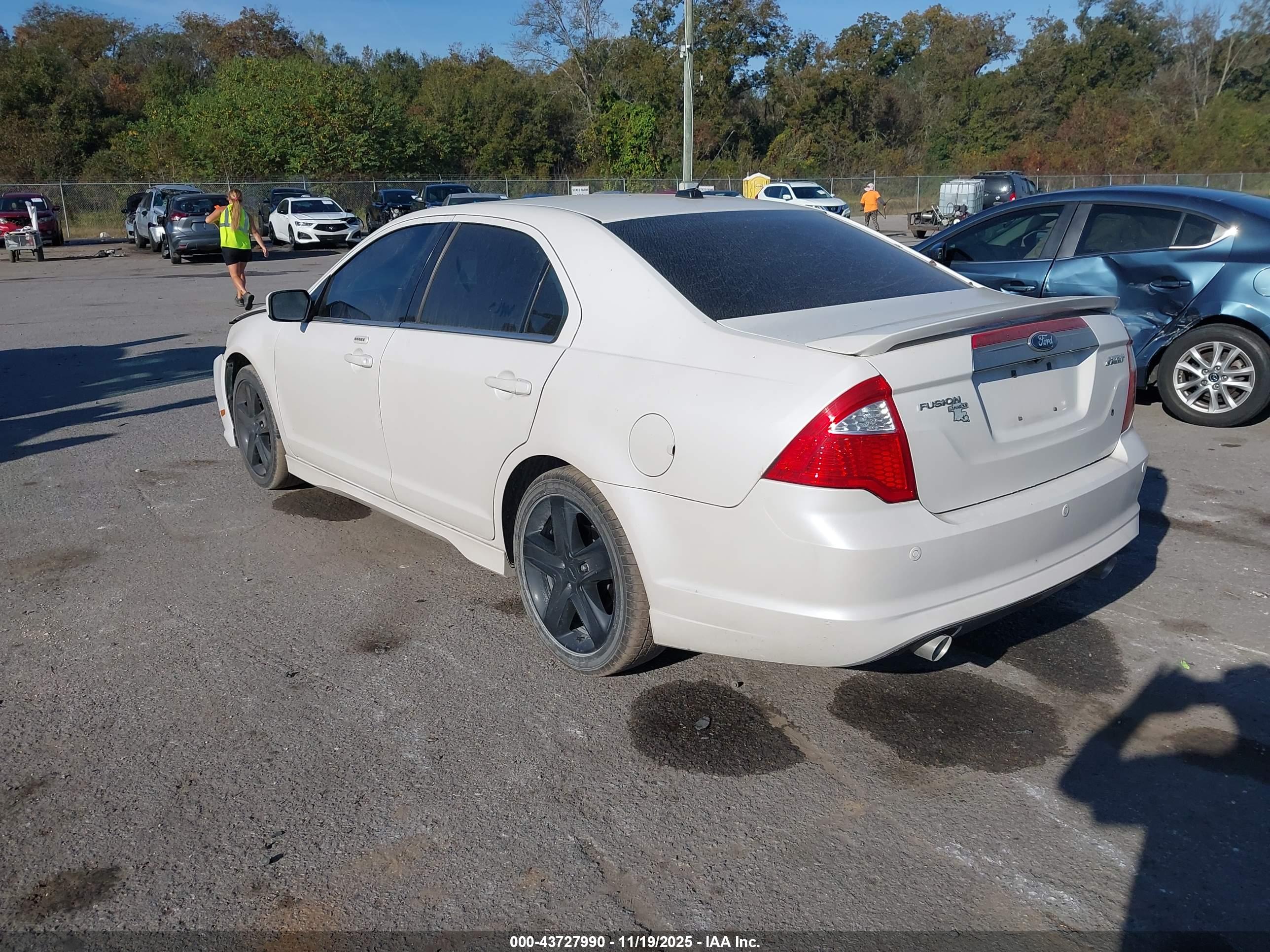 FORD FUSION image 3