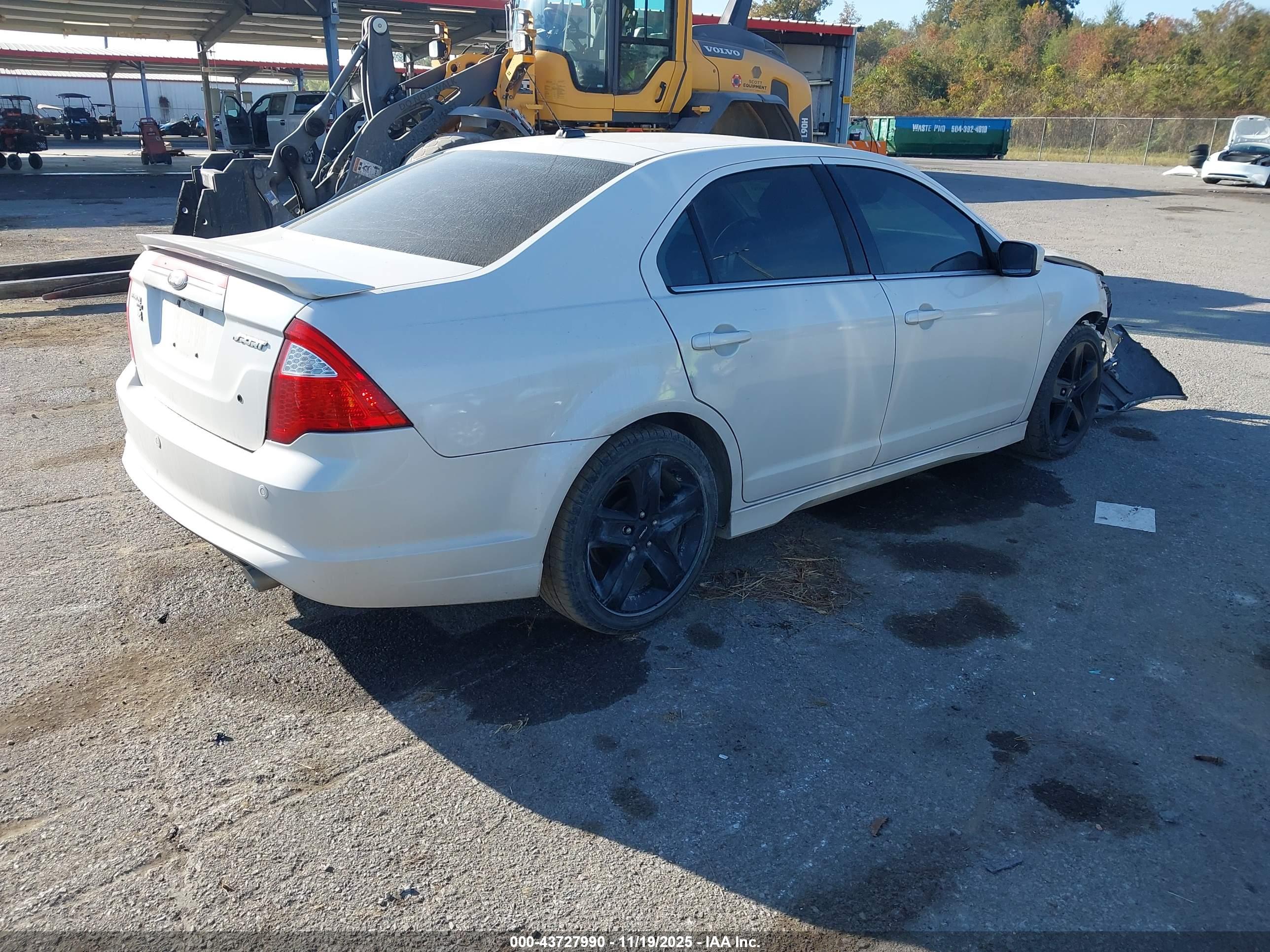 FORD FUSION image 4