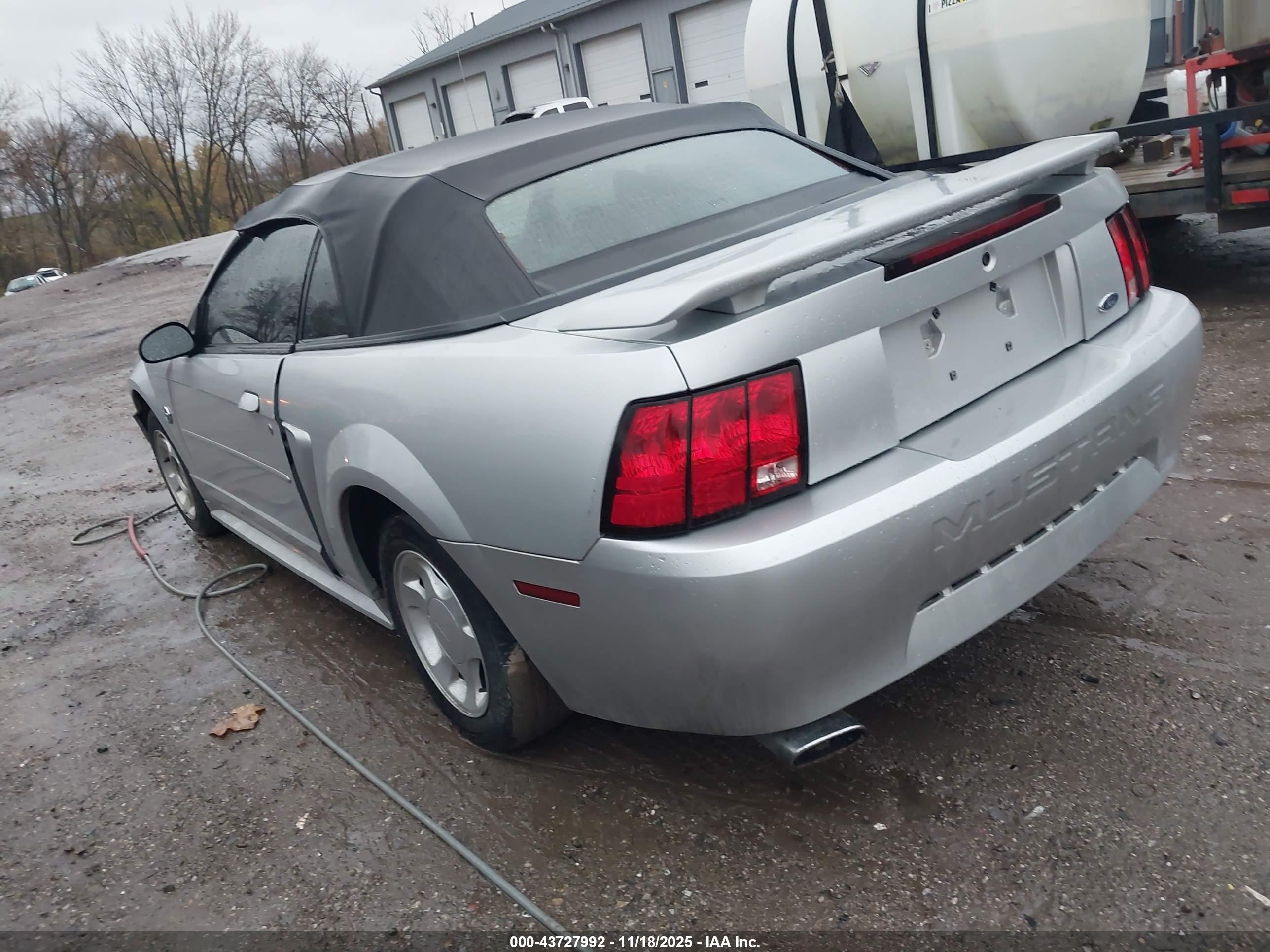 FORD MUSTANG image 3
