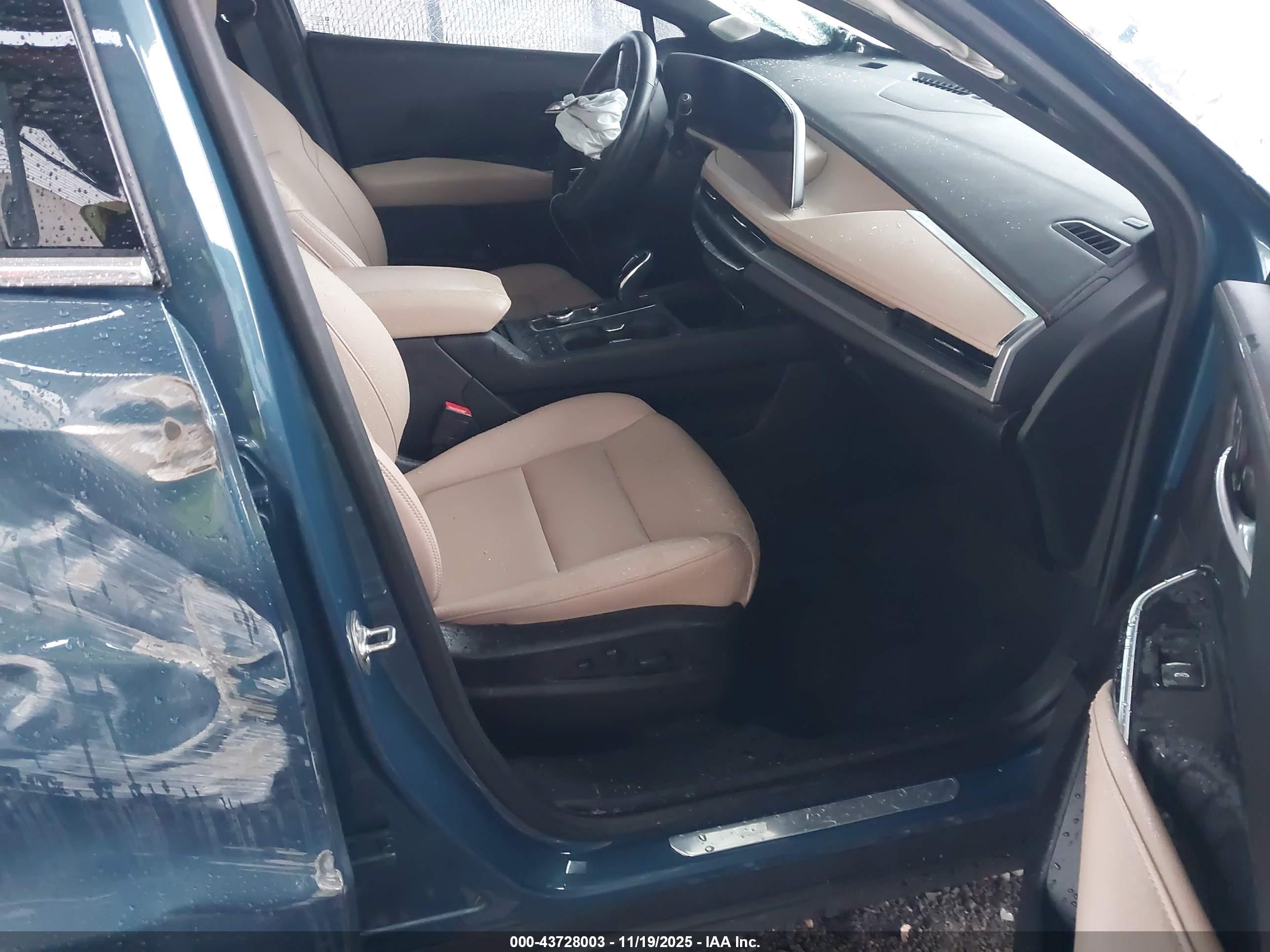 CADILLAC XT4 image 5