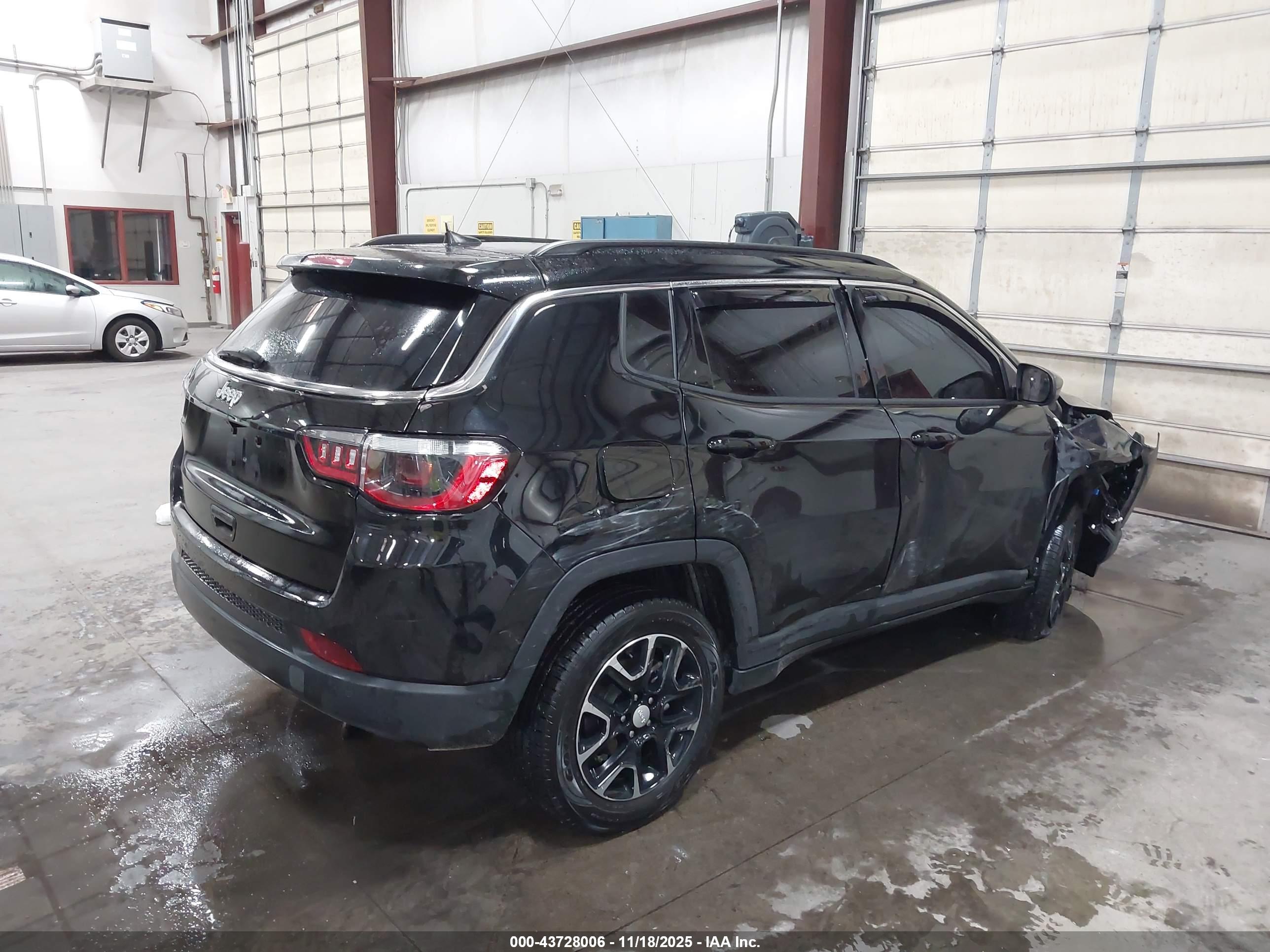 JEEP COMPASS image 4
