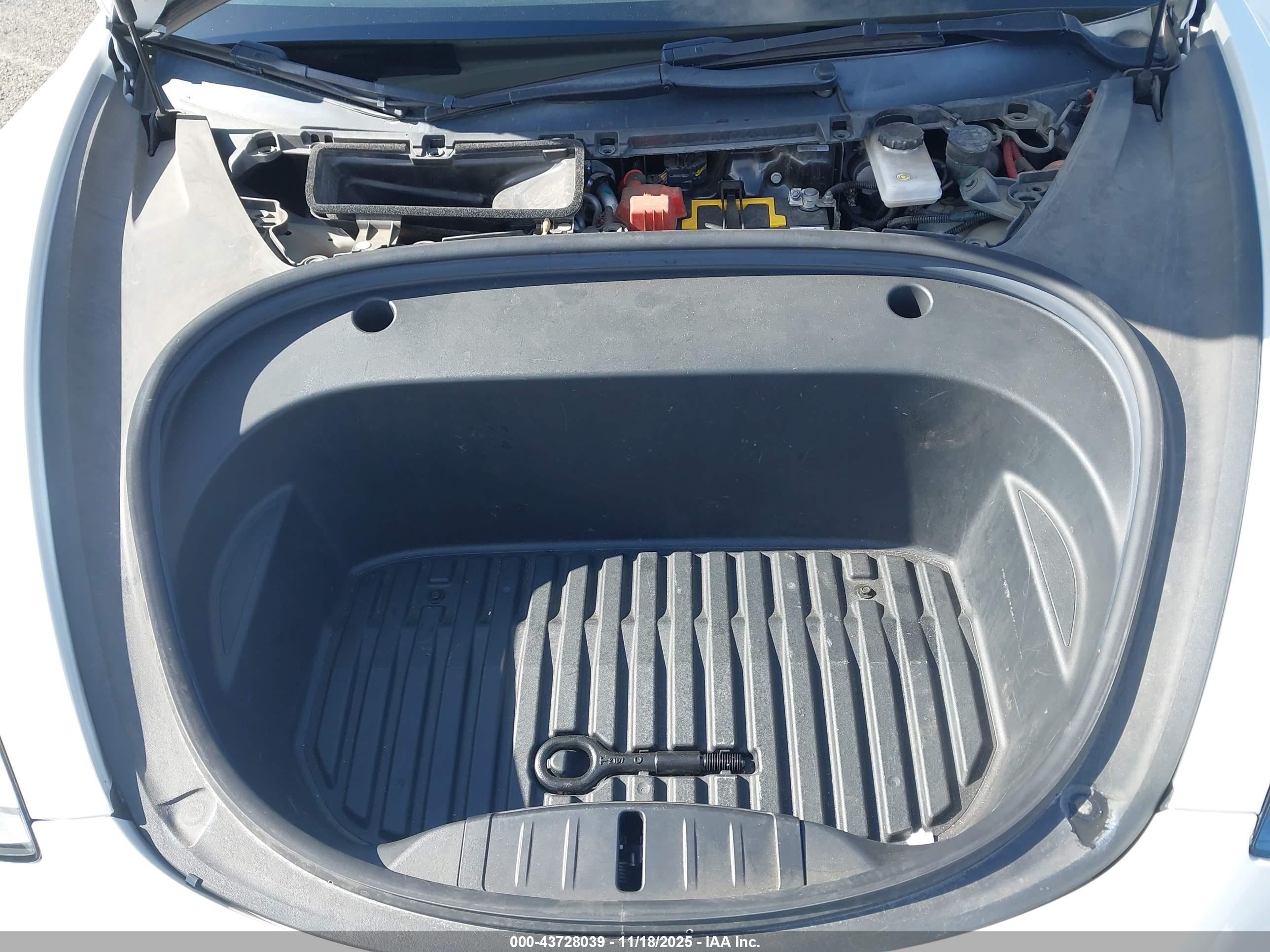 TESLA MODEL image 10