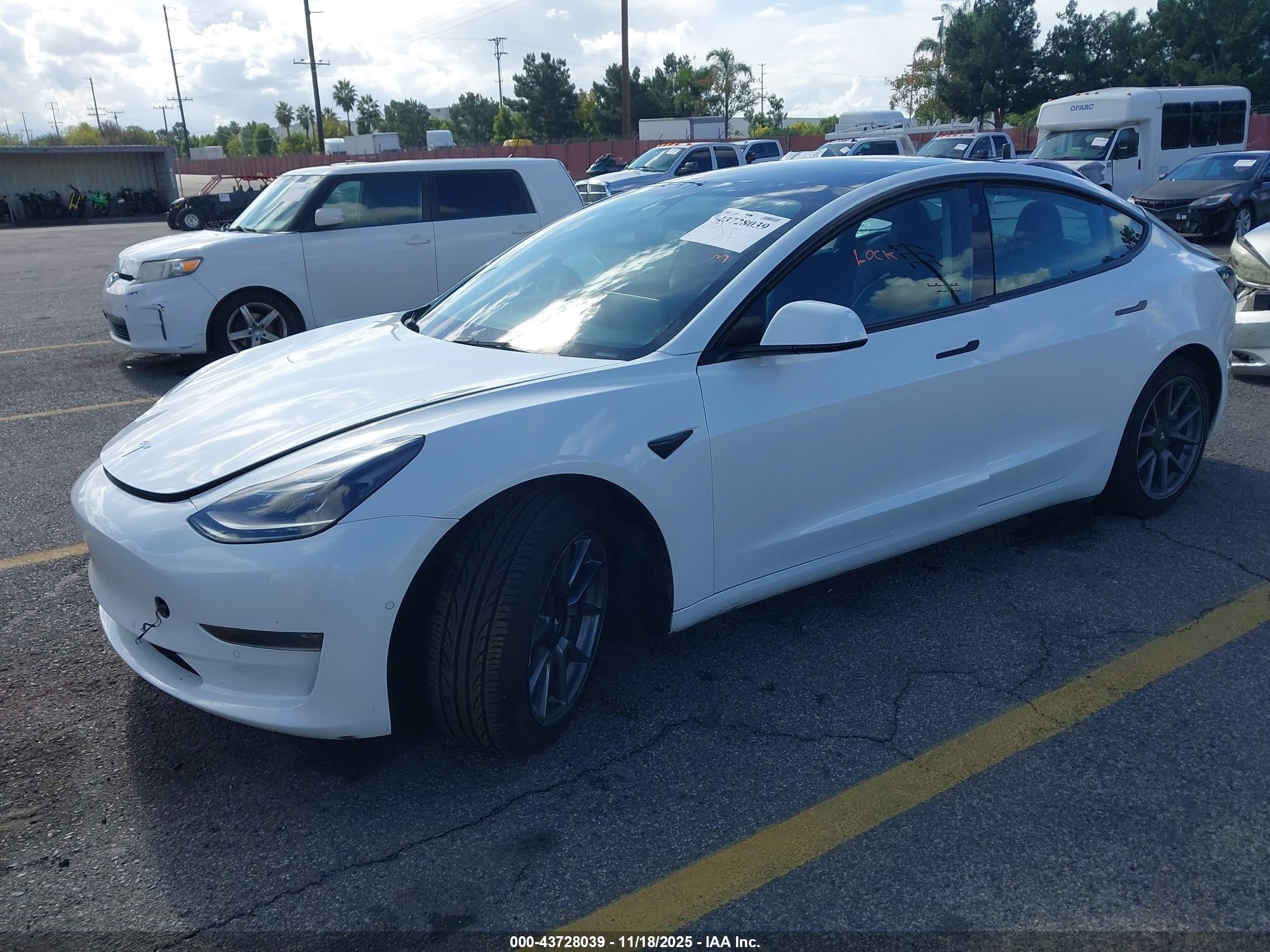 TESLA MODEL image 2