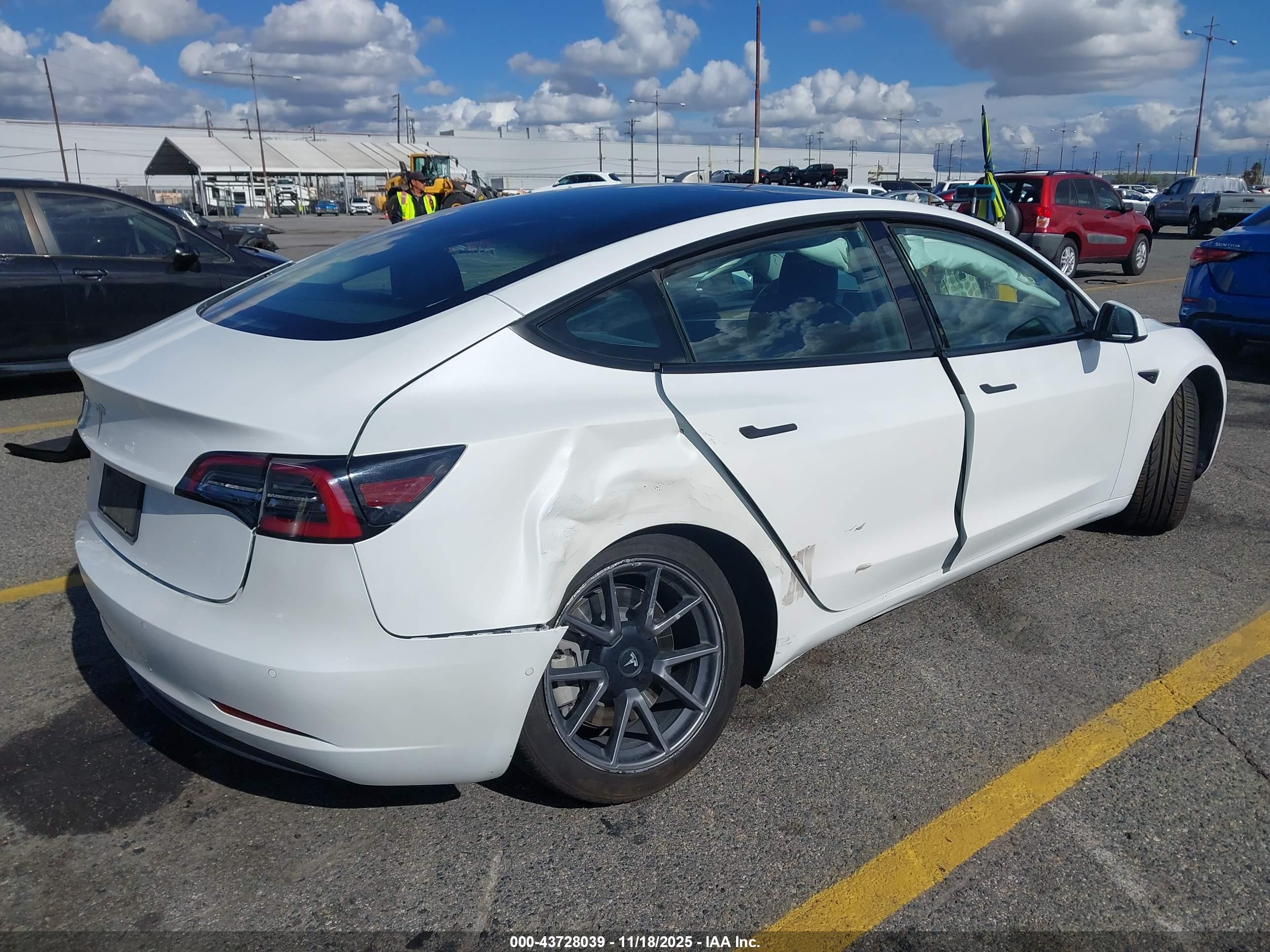 TESLA MODEL image 4