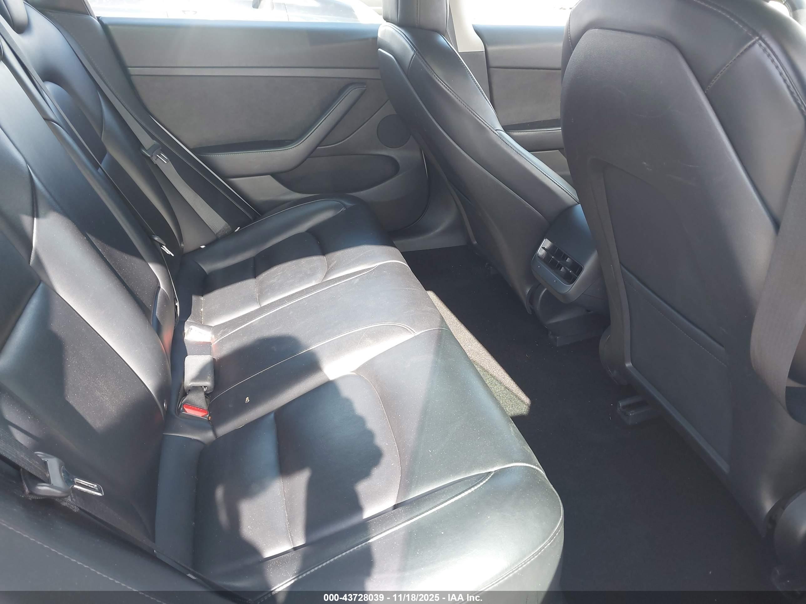 TESLA MODEL image 8