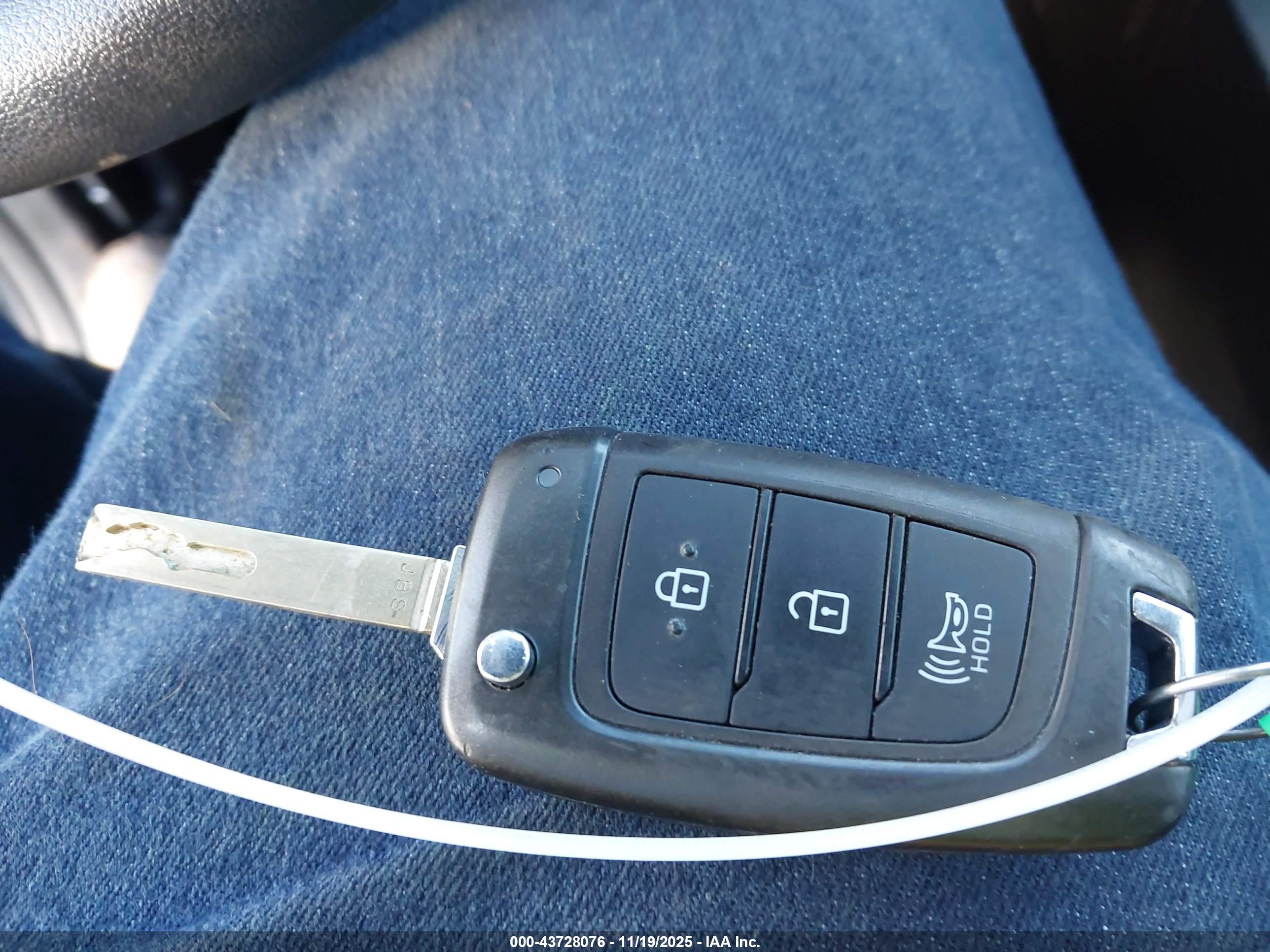 HYUNDAI TUCSON image 11