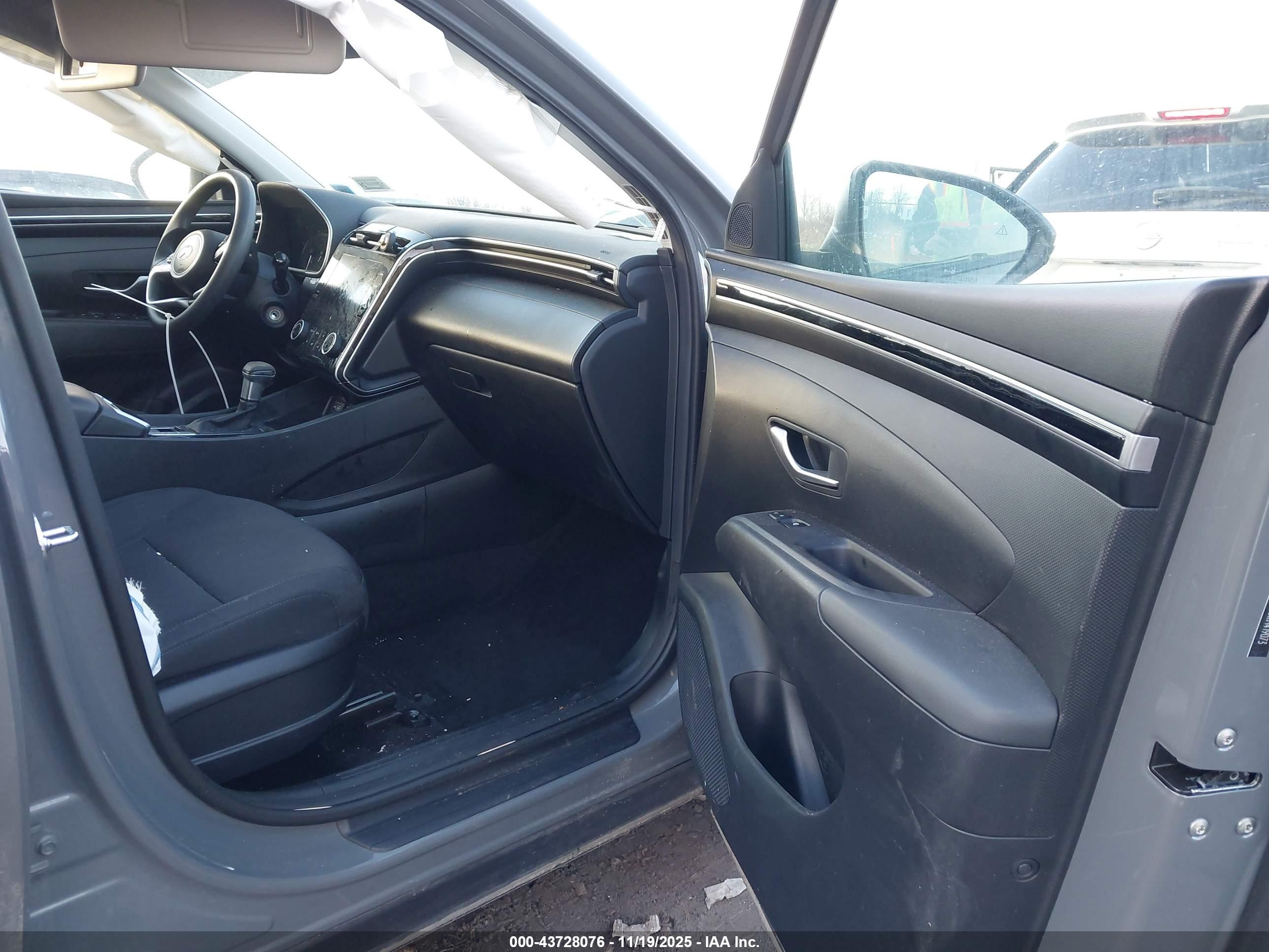 HYUNDAI TUCSON image 5