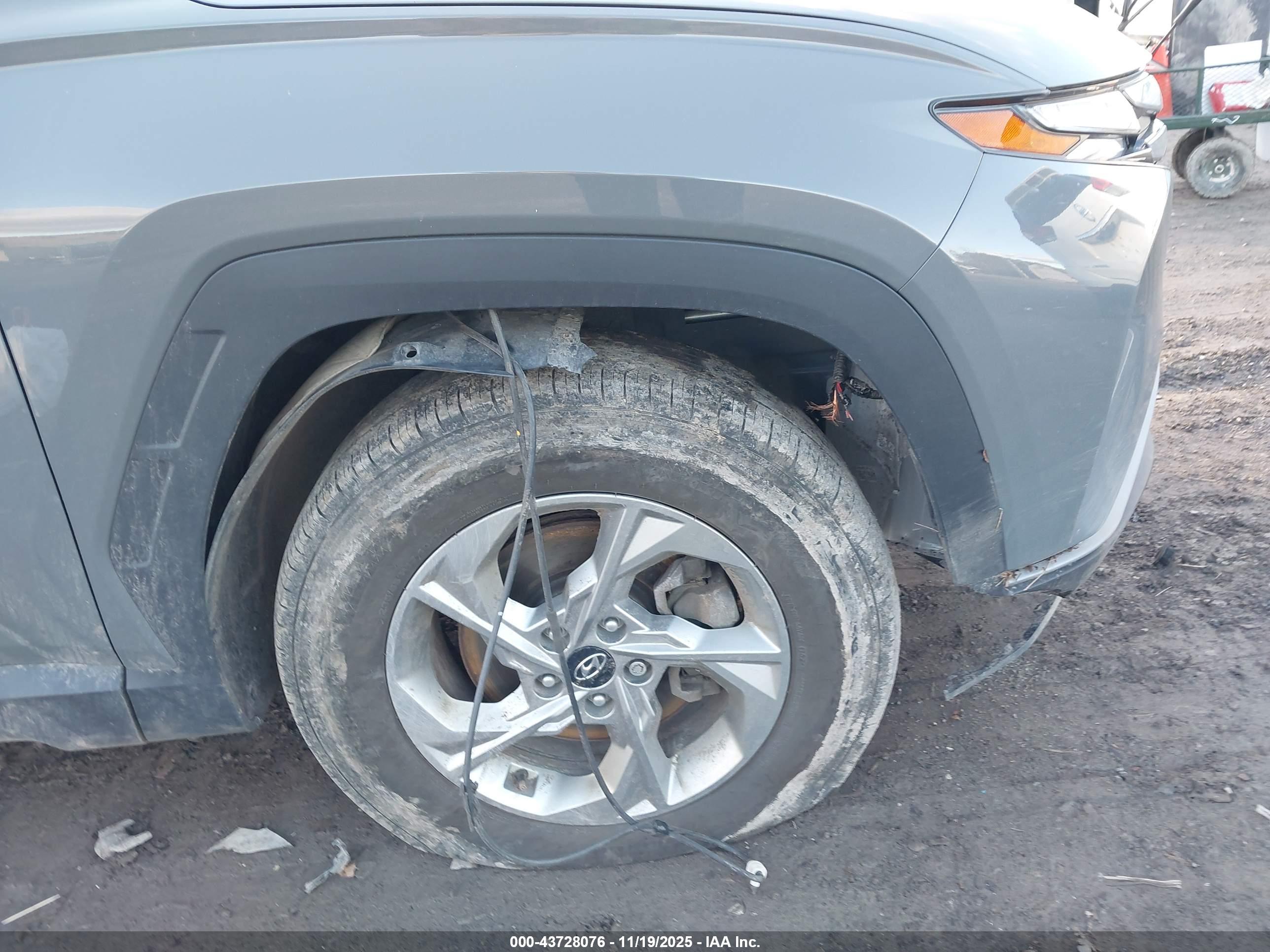 HYUNDAI TUCSON image 6