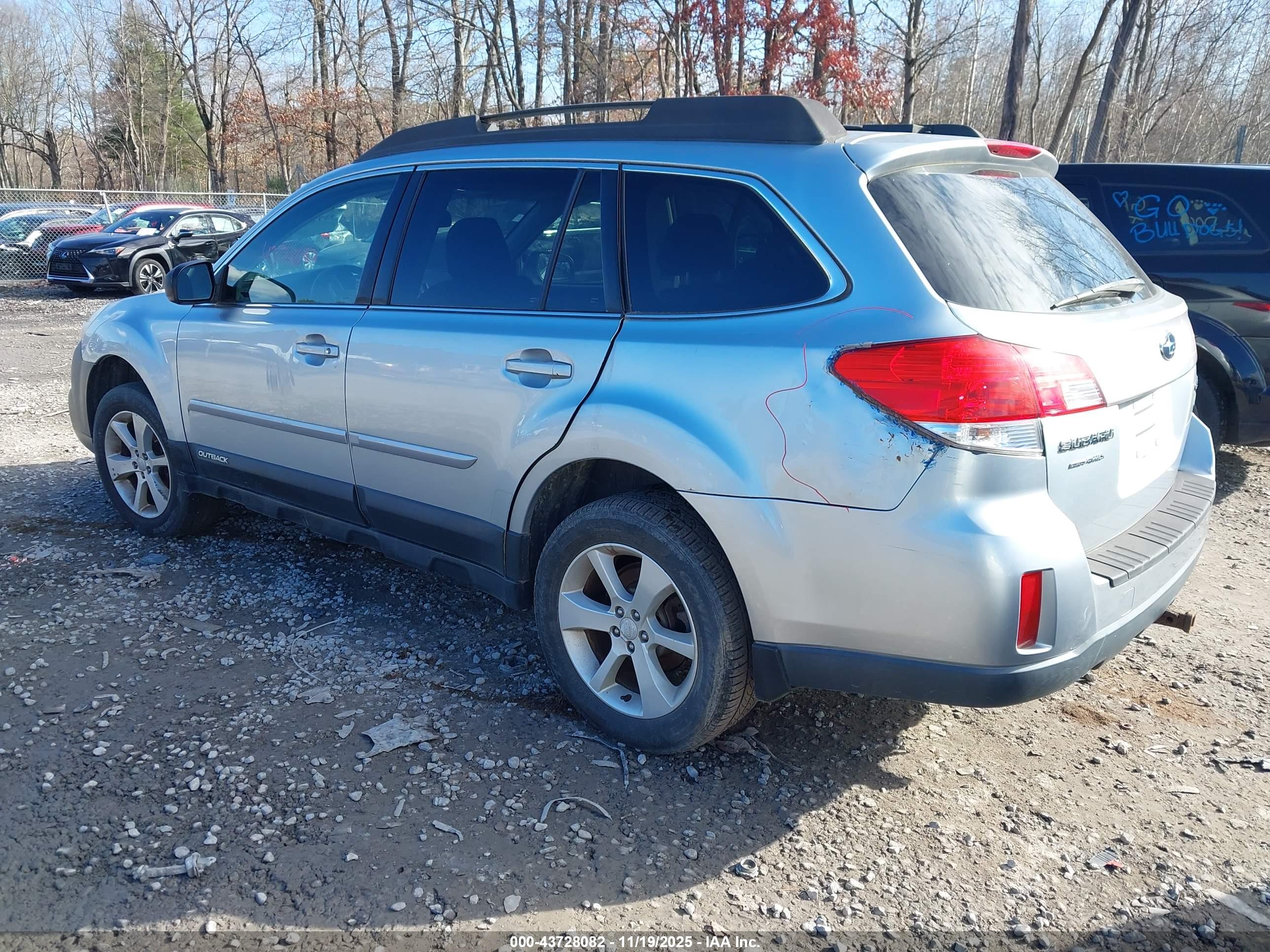 SUBARU OUTBACK image 3