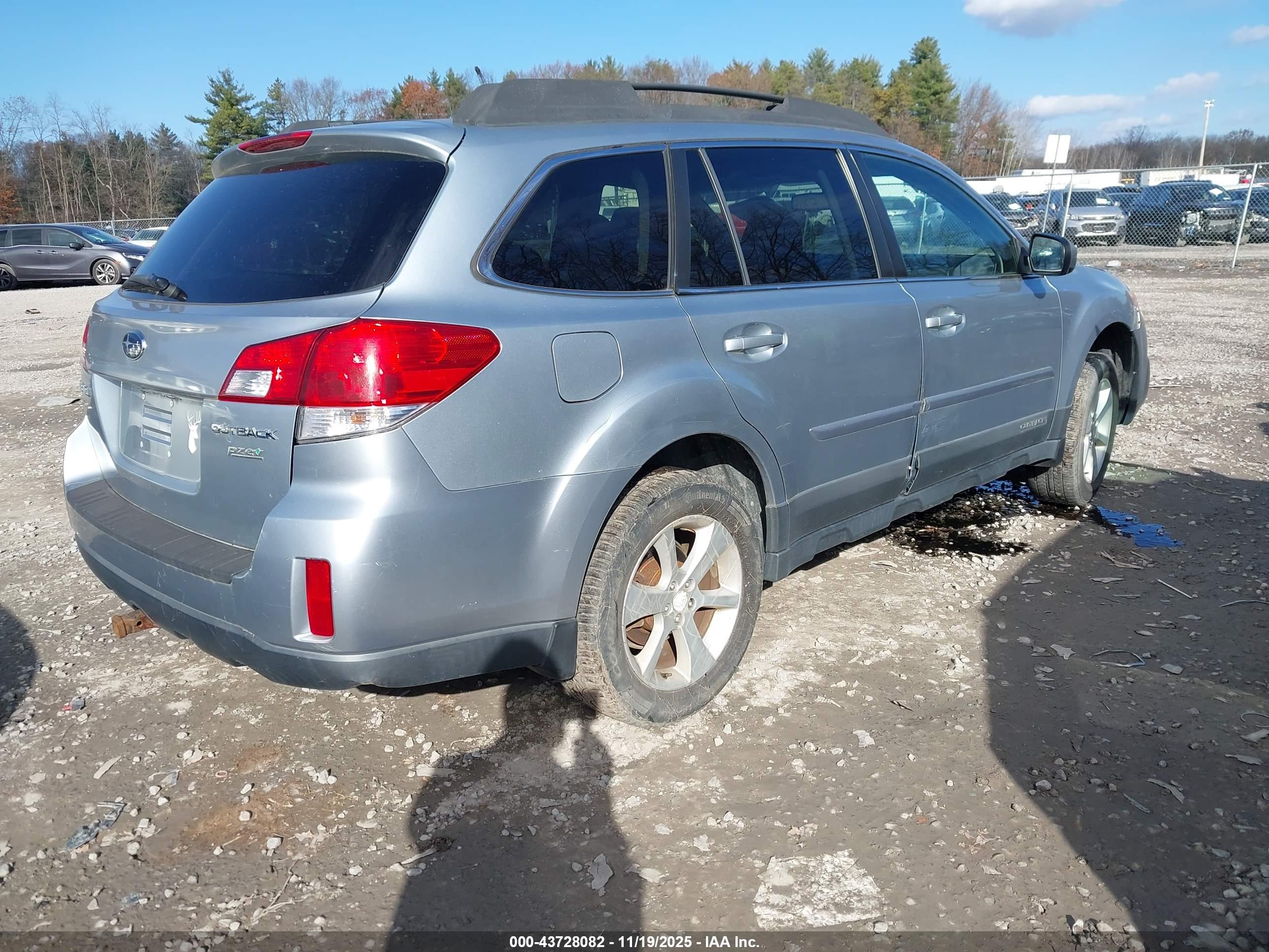 SUBARU OUTBACK image 4