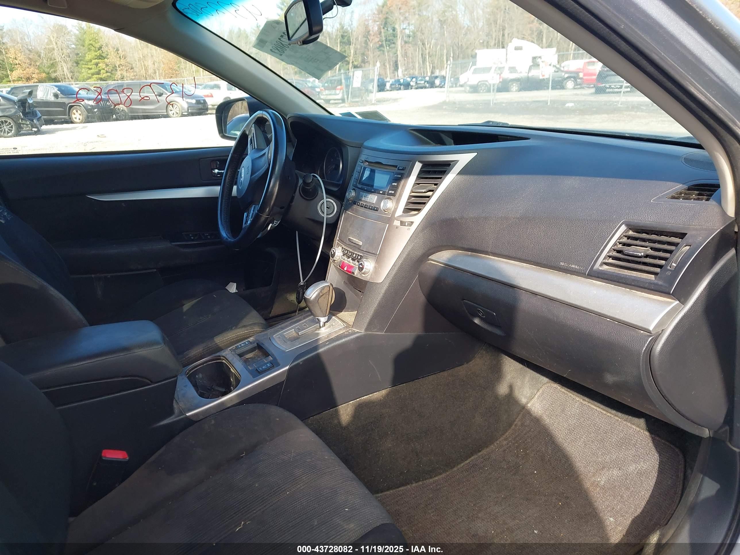 SUBARU OUTBACK image 5