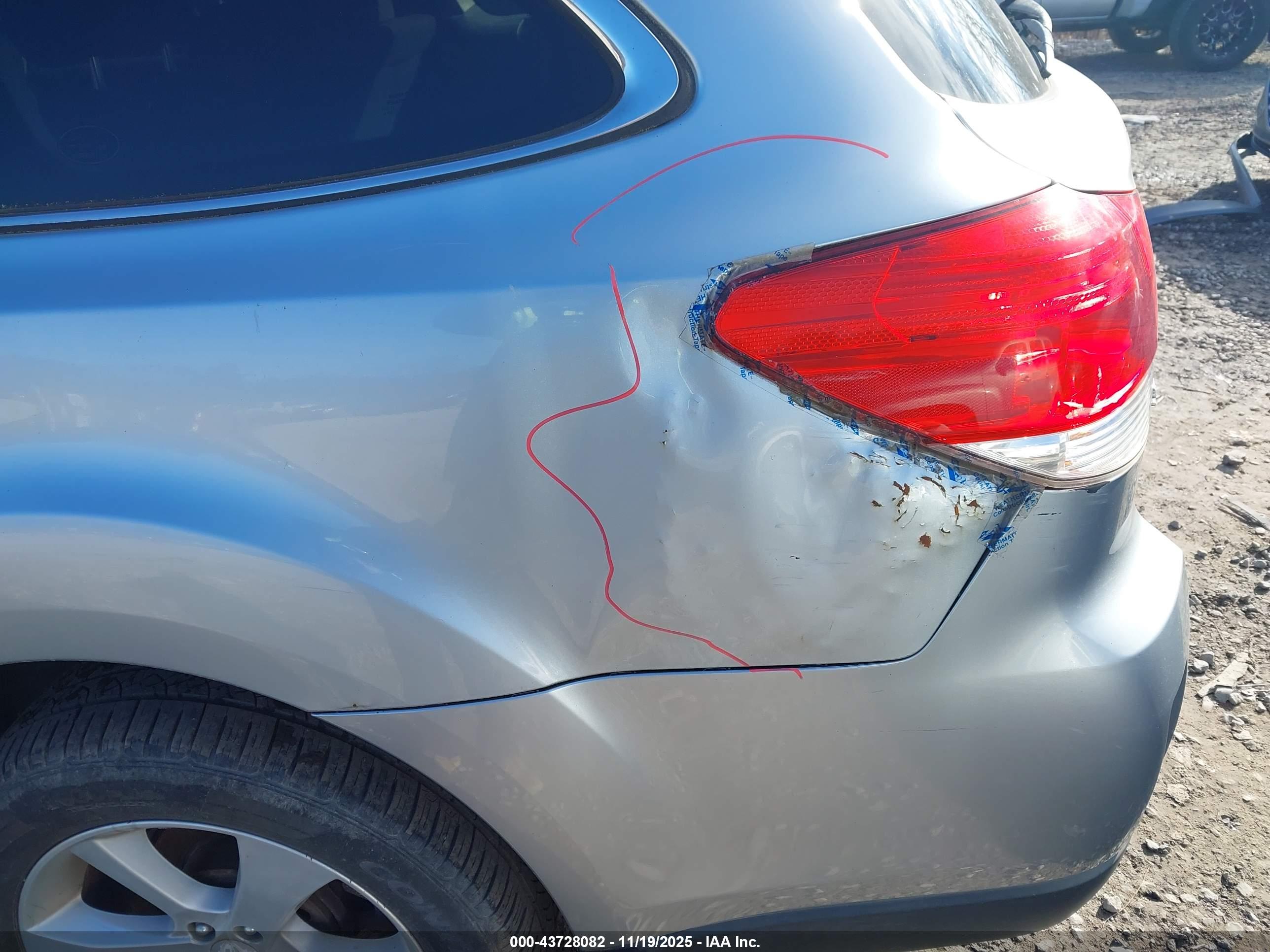 SUBARU OUTBACK image 6