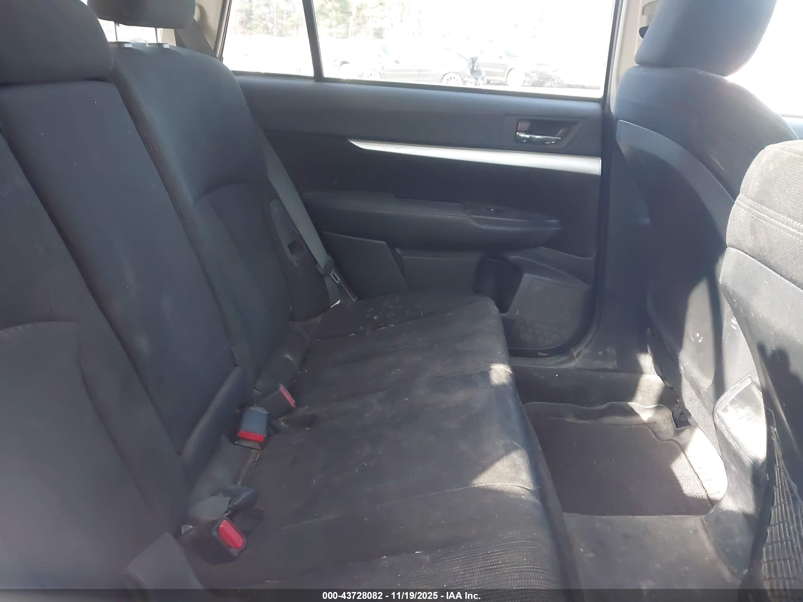 SUBARU OUTBACK image 8