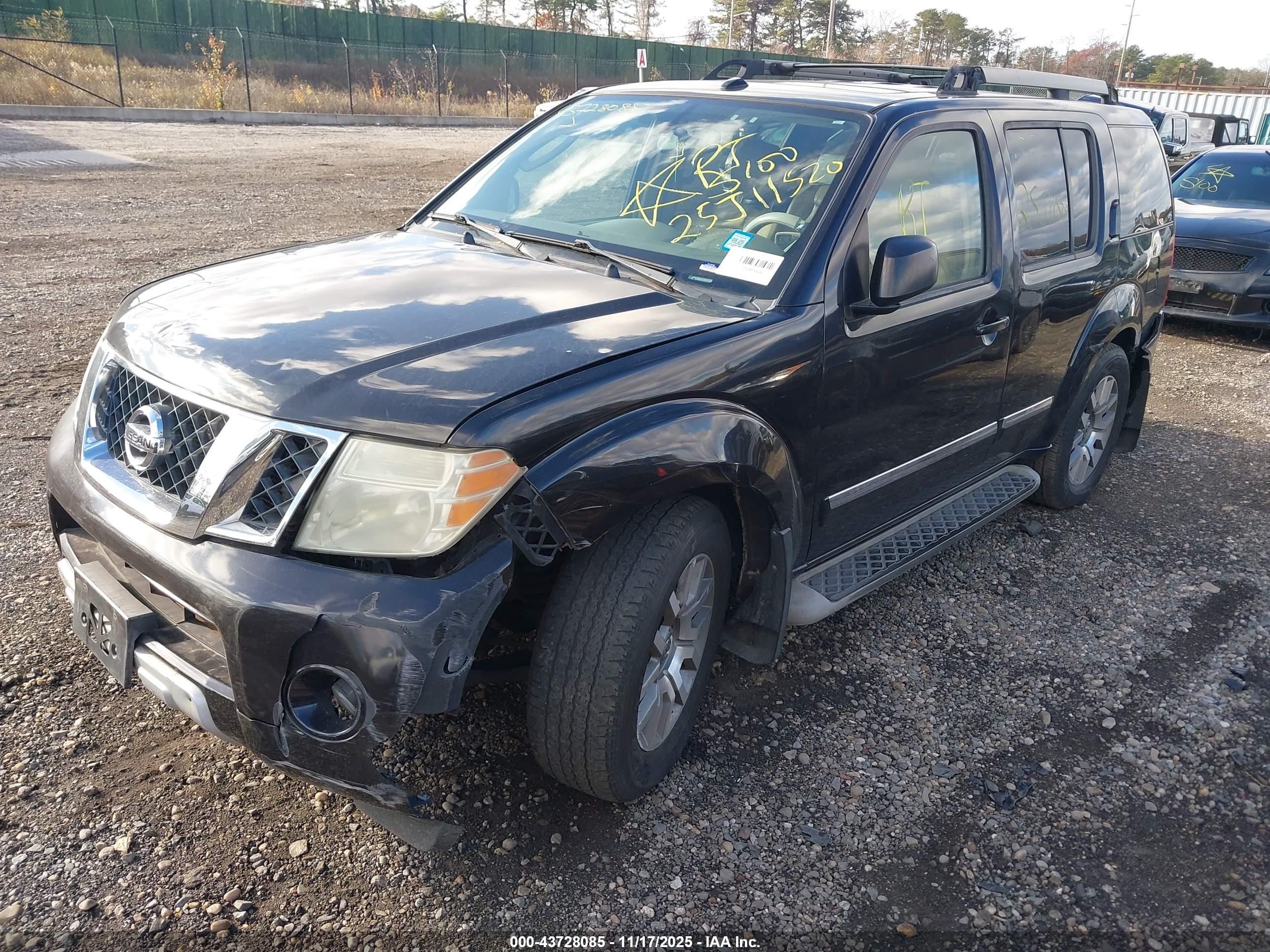 NISSAN PATHFINDER image 2