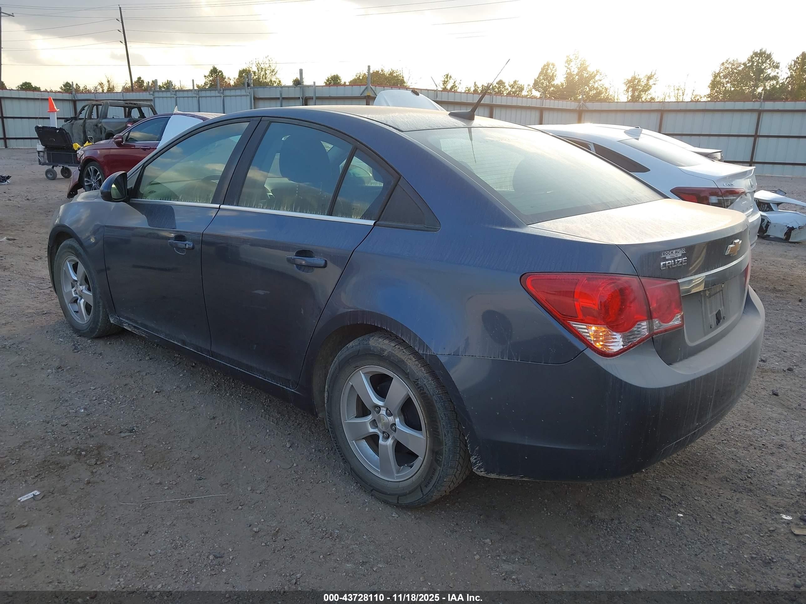 CHEVROLET CRUZE image 3