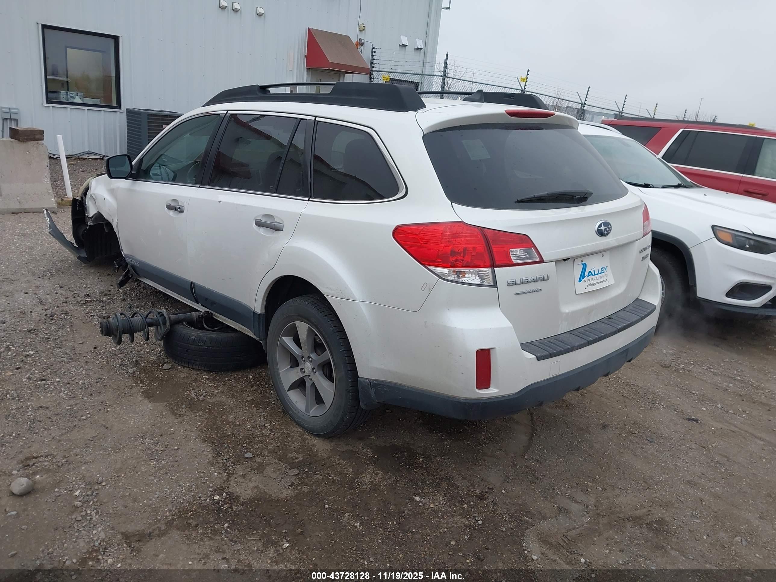 SUBARU OUTBACK image 3
