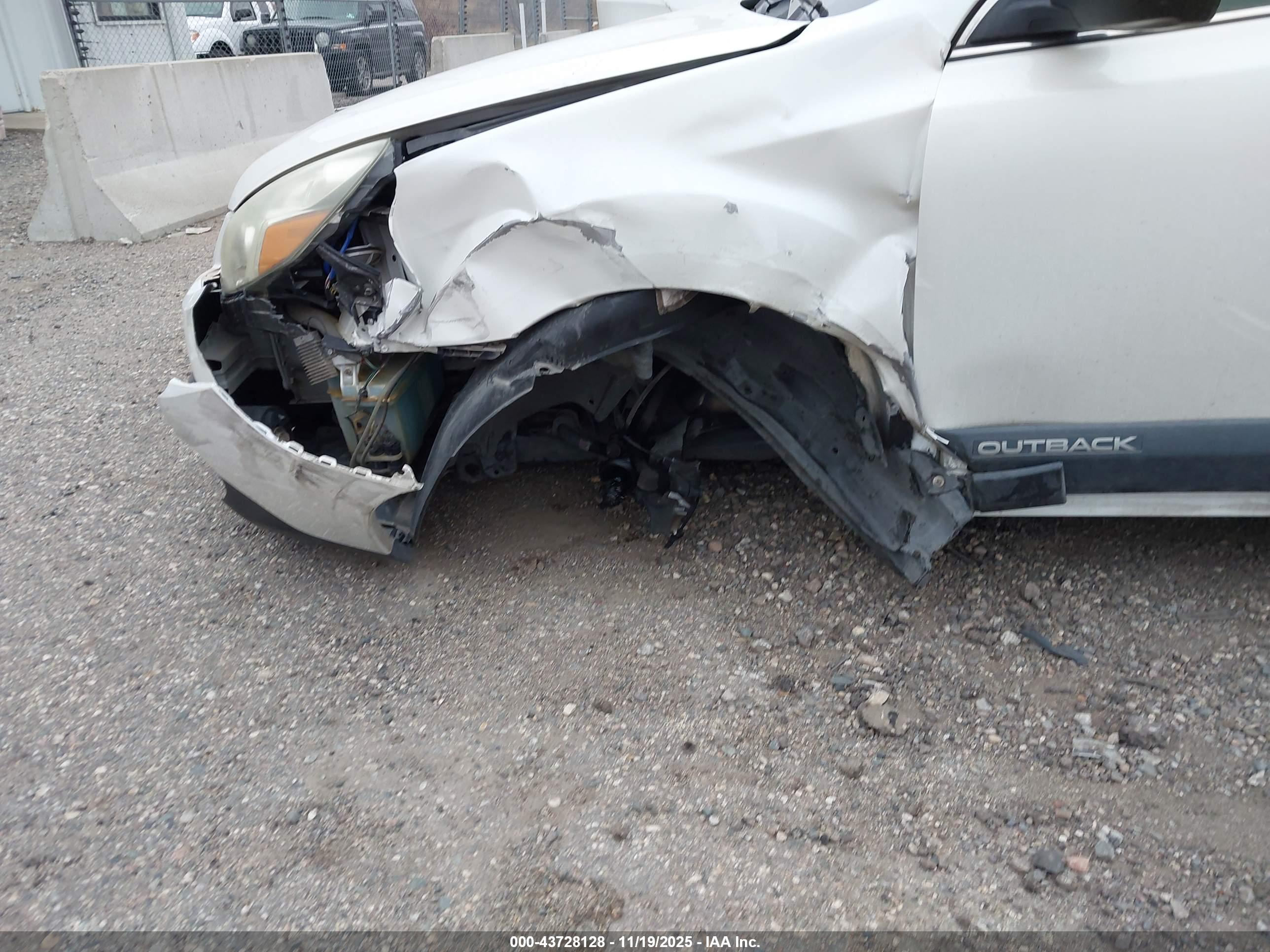 SUBARU OUTBACK image 6