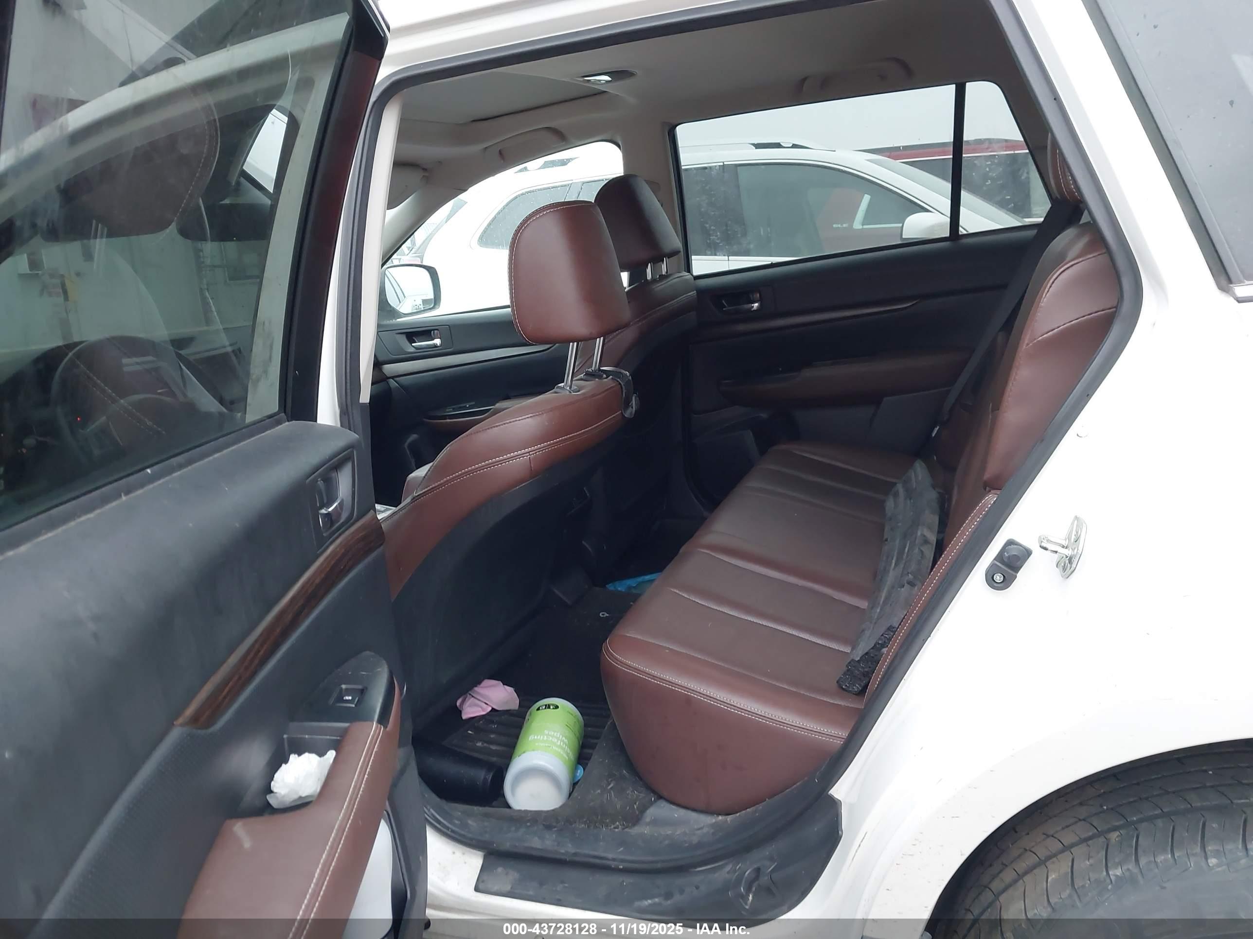 SUBARU OUTBACK image 8