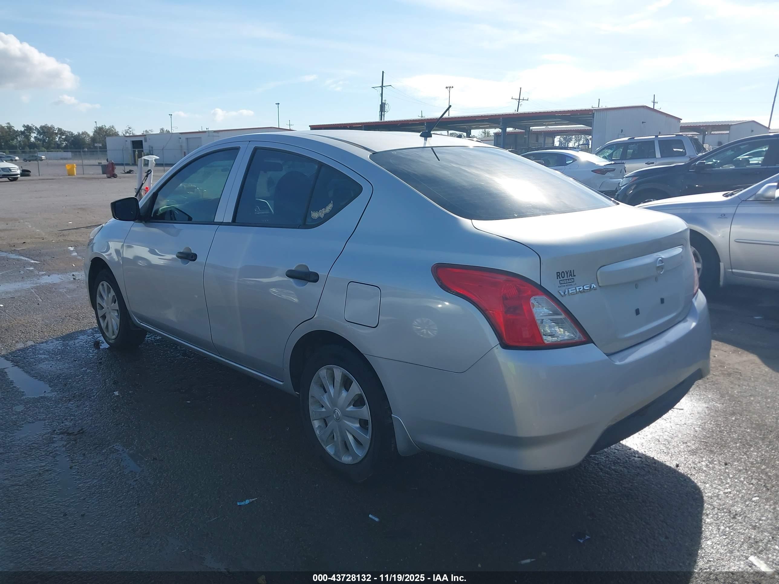 NISSAN VERSA image 3