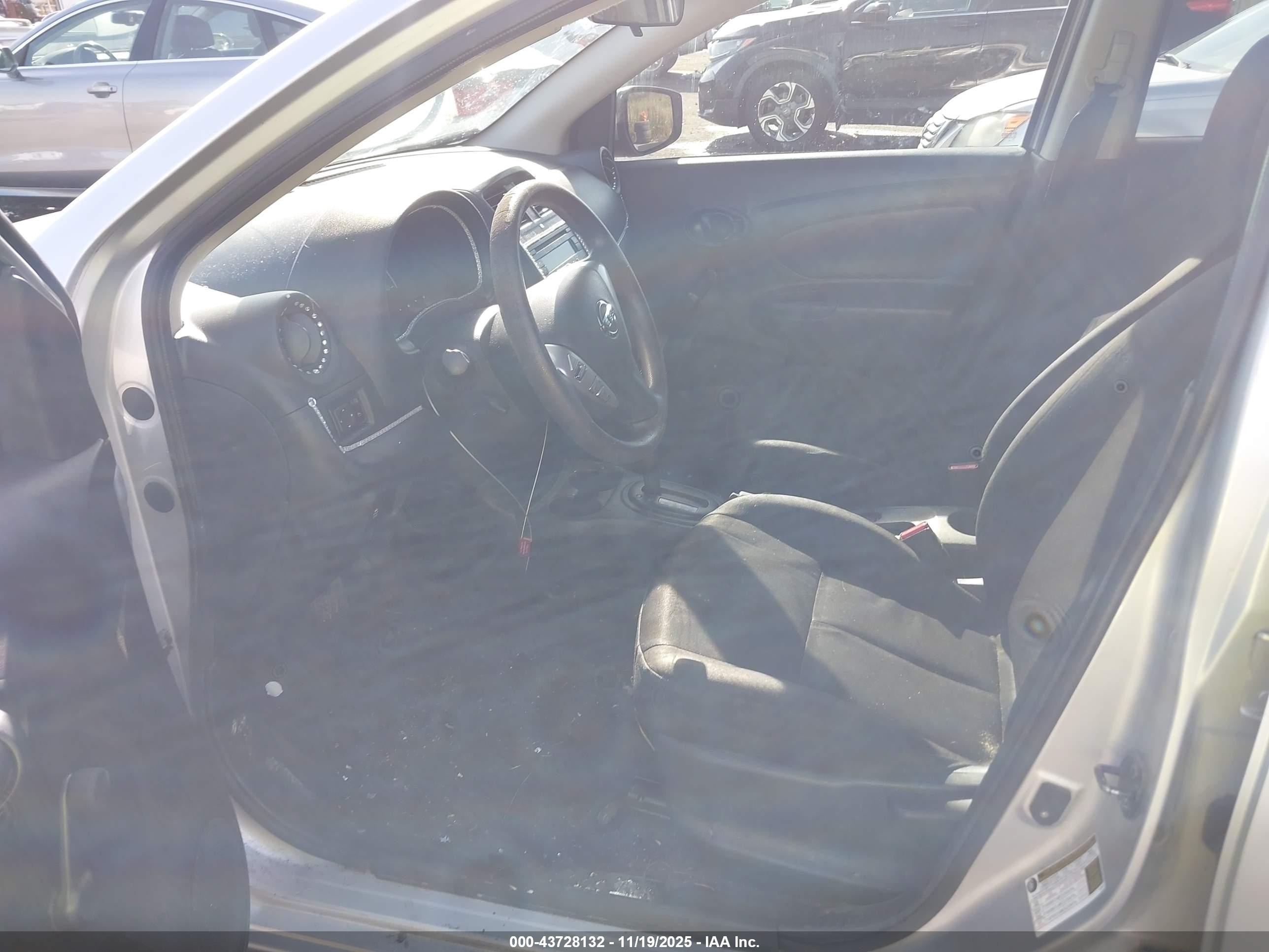 NISSAN VERSA image 5