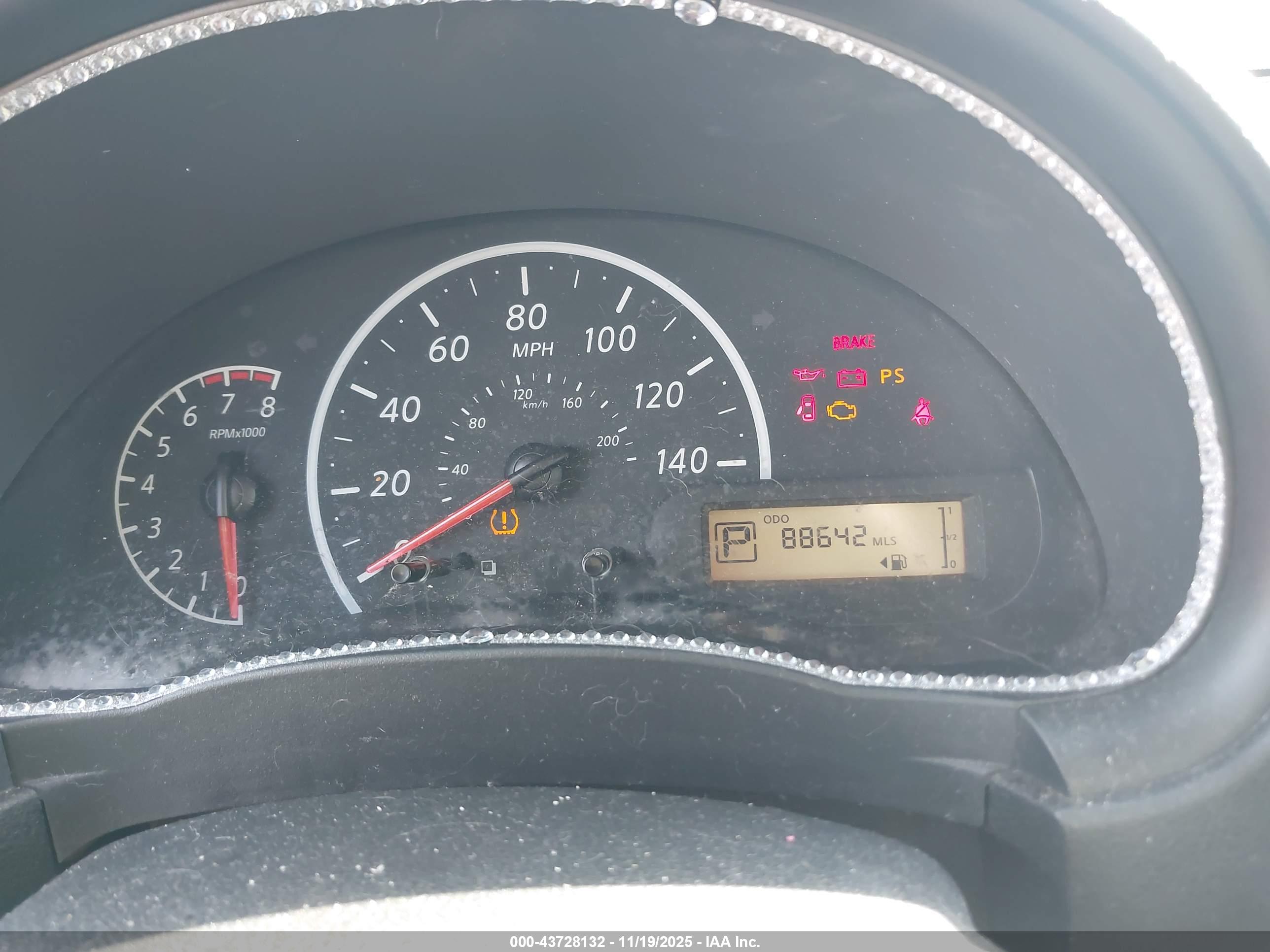 NISSAN VERSA image 7