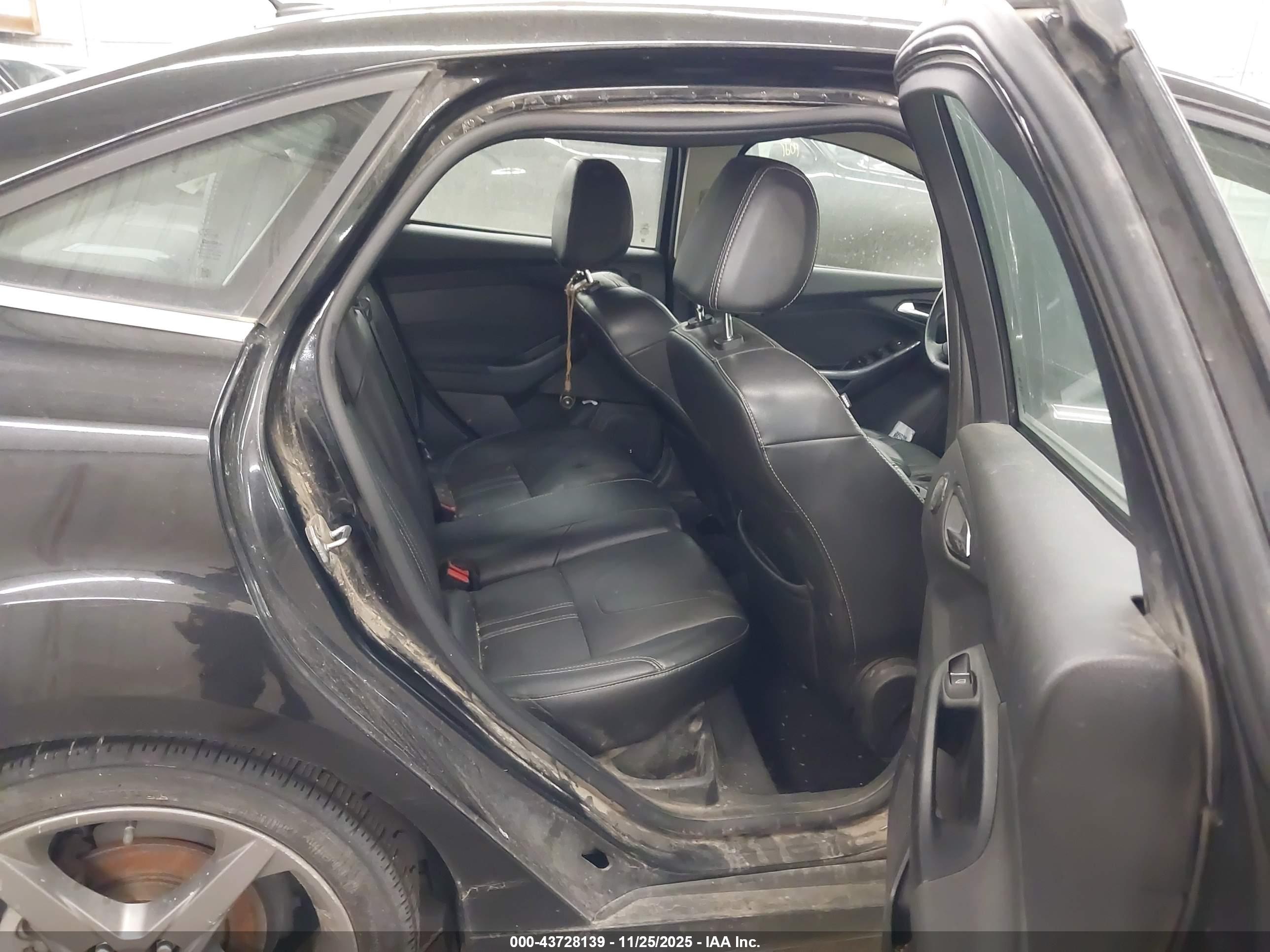 FORD FOCUS image 8