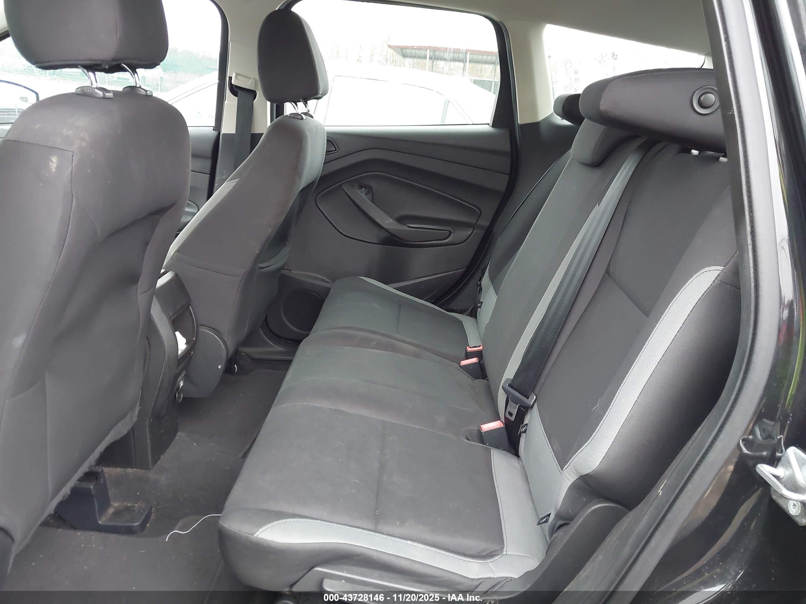 FORD ESCAPE image 8