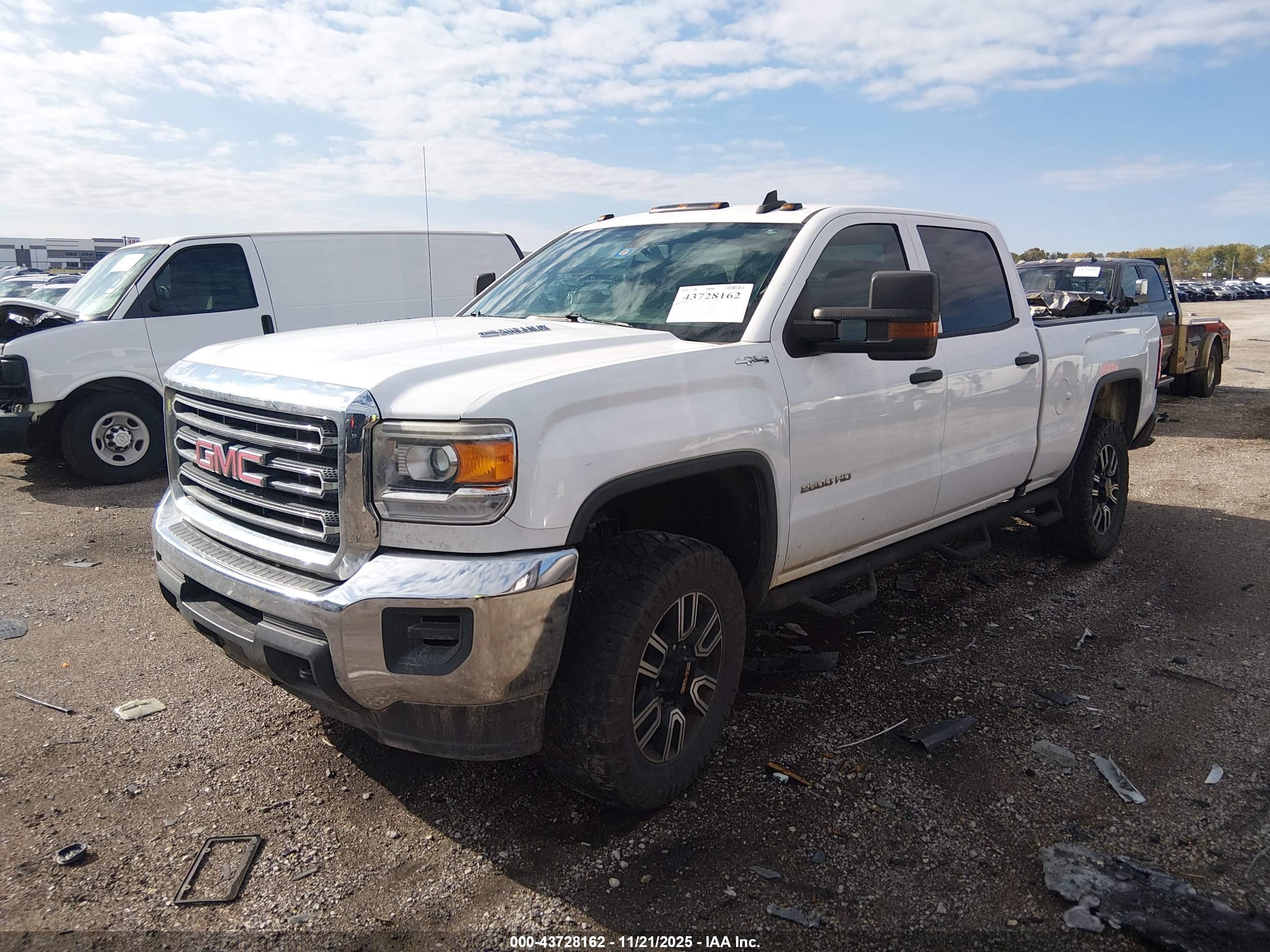 GMC SIERRA image 2