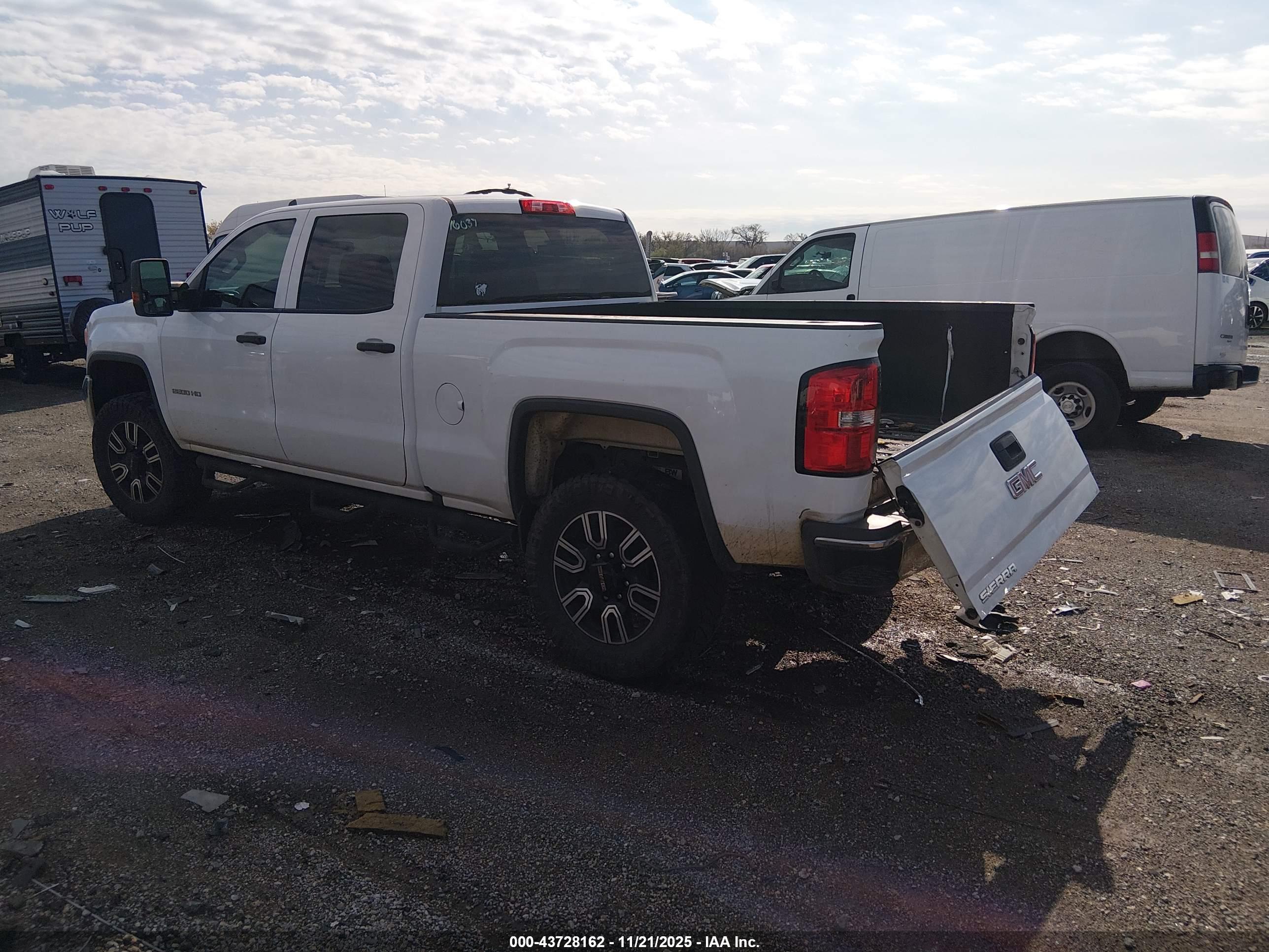 GMC SIERRA image 3