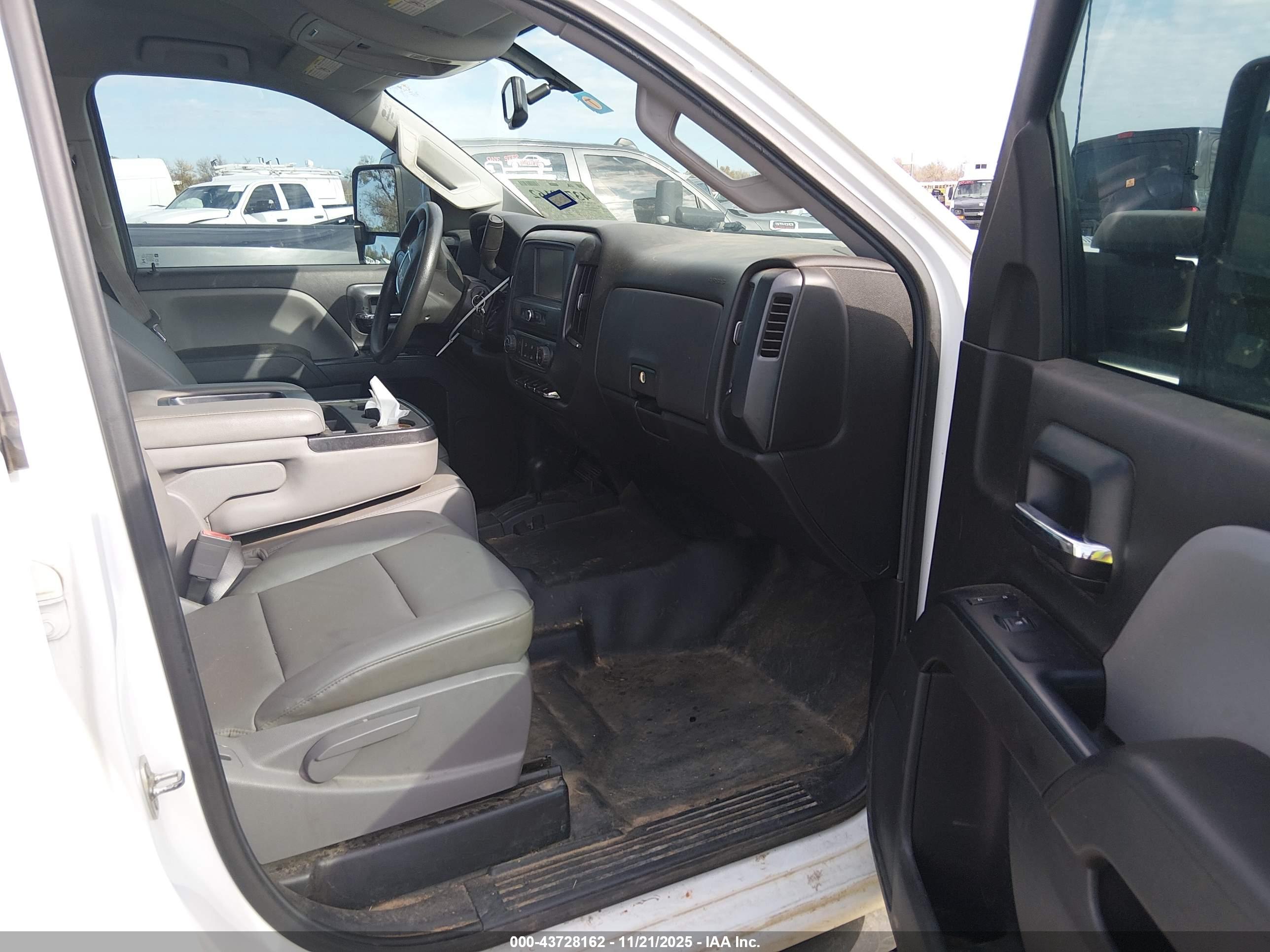 GMC SIERRA image 5