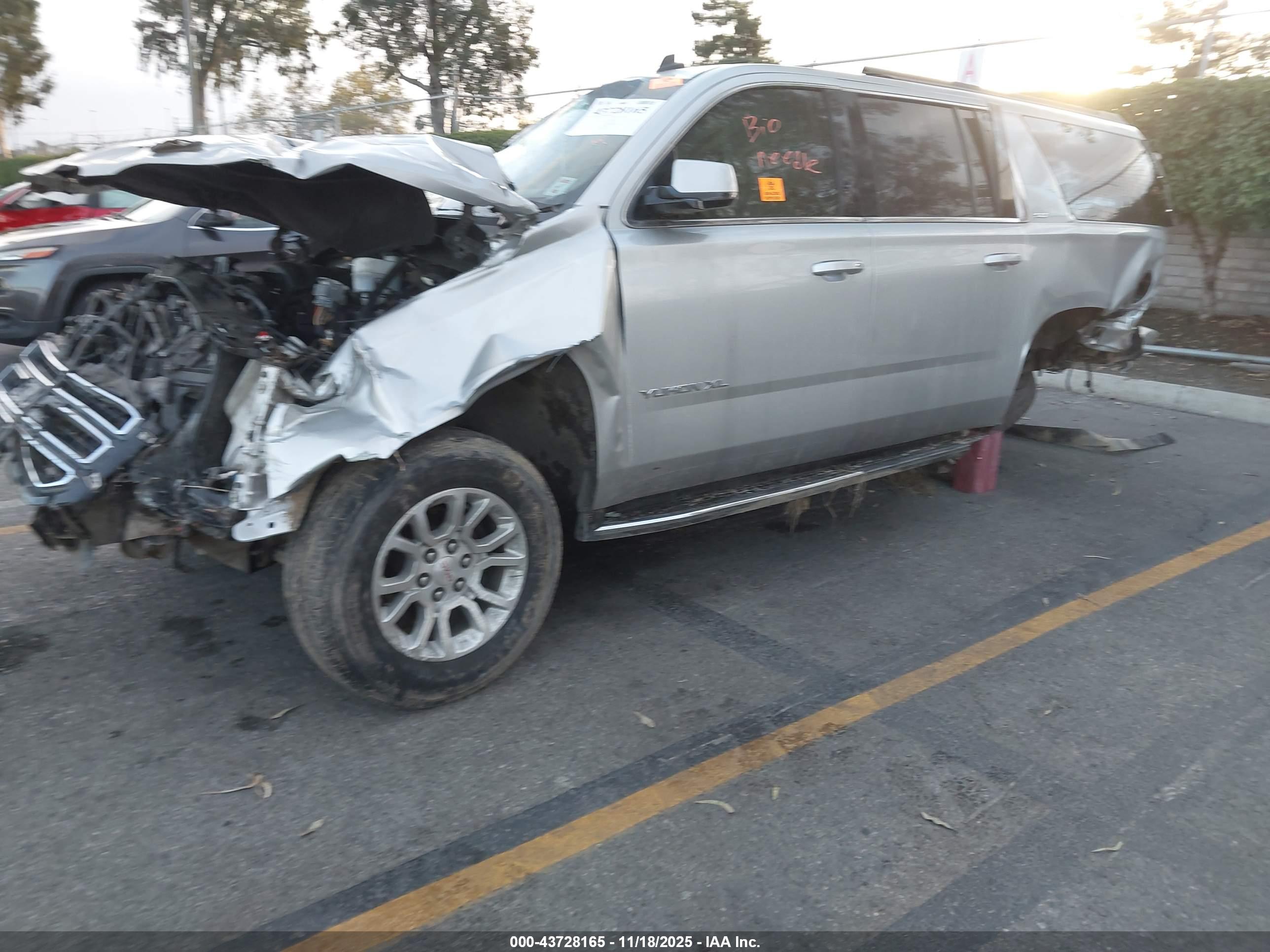 GMC YUKON image 2