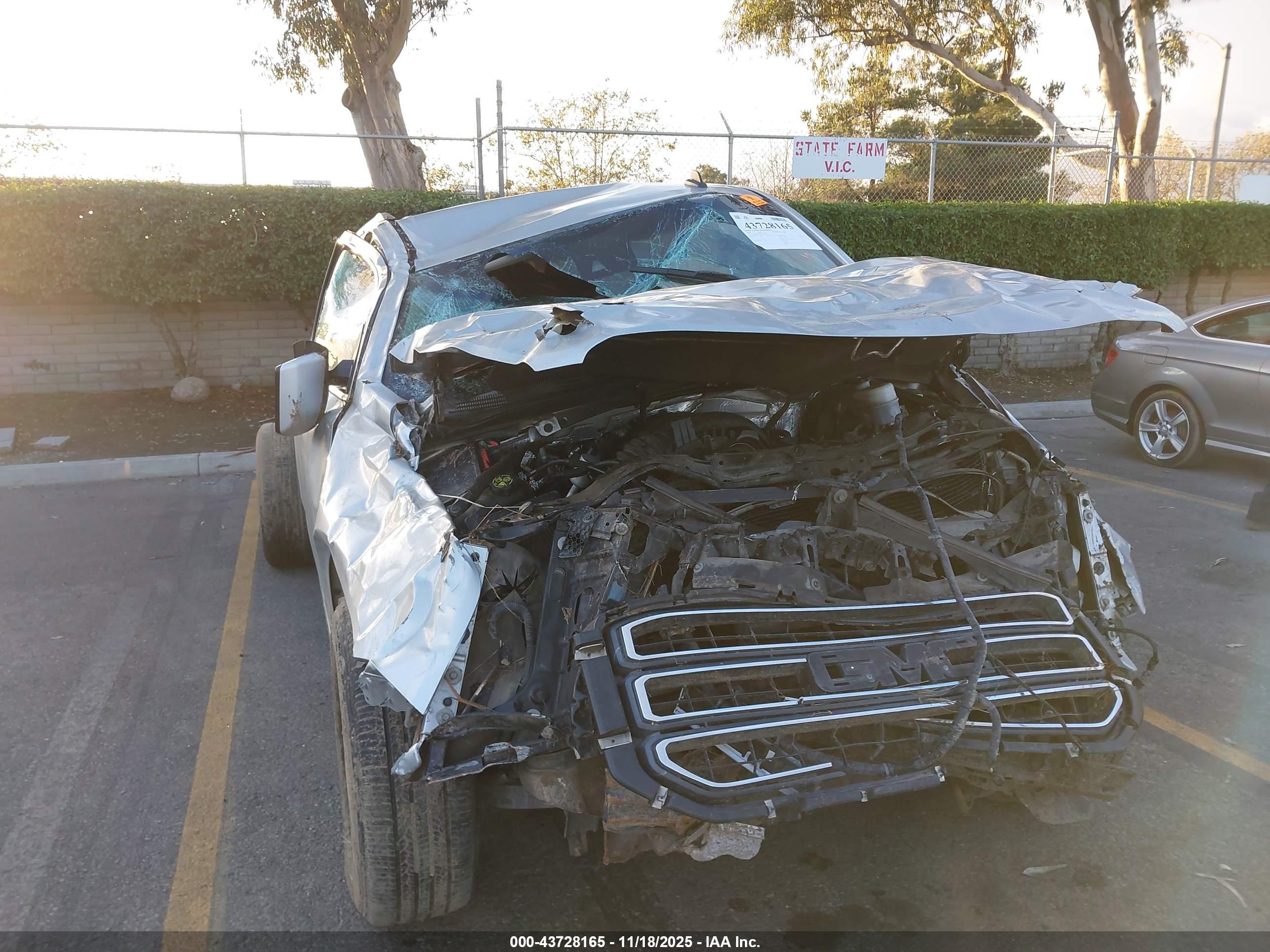 GMC YUKON image 6