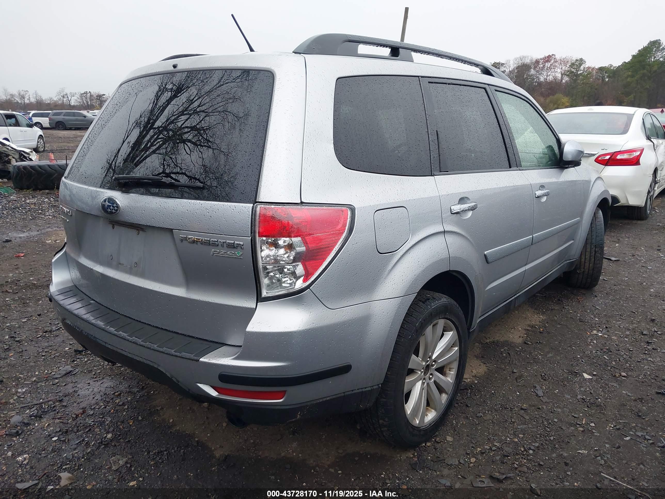 SUBARU FORESTER image 4