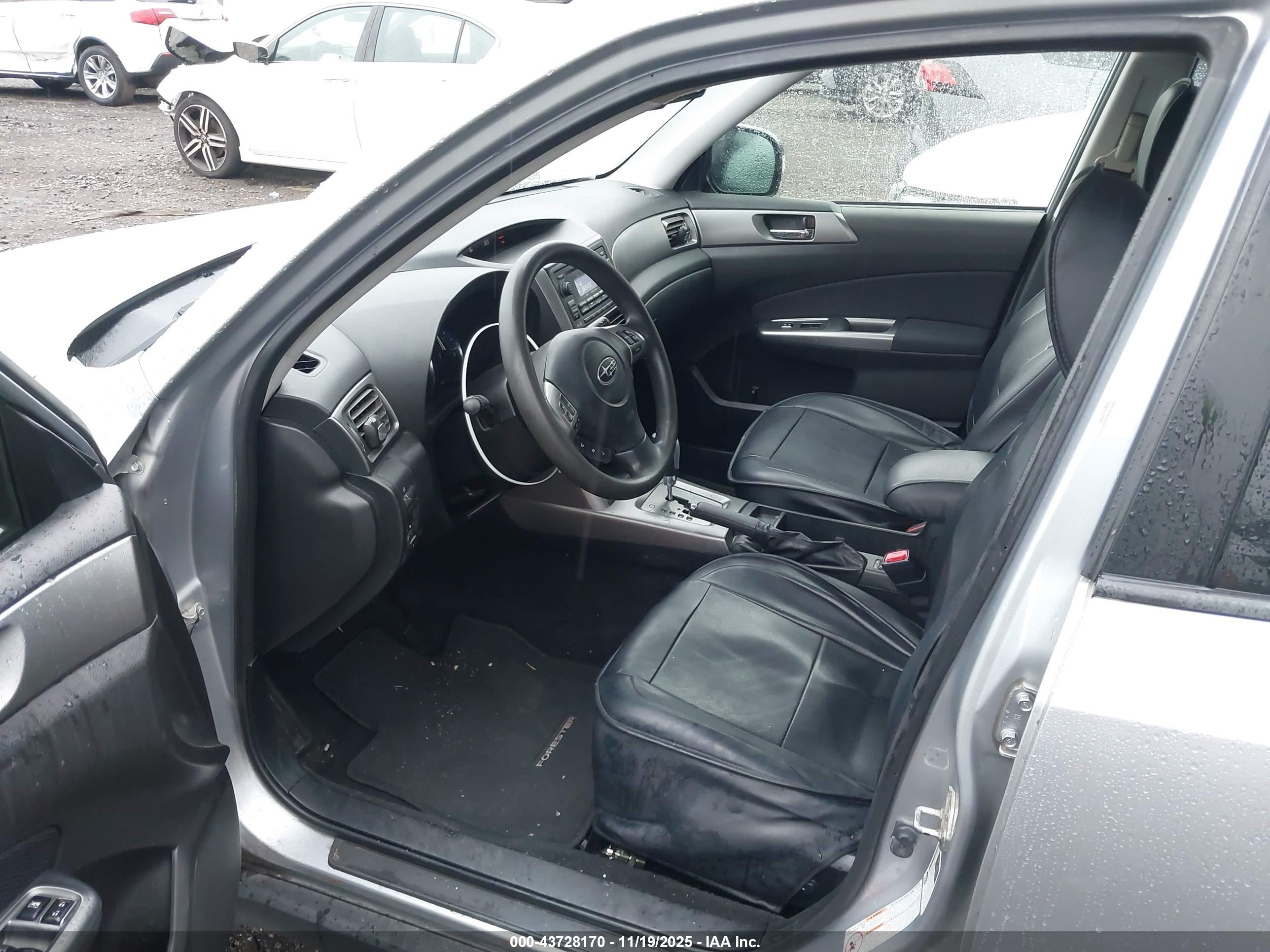 SUBARU FORESTER image 5