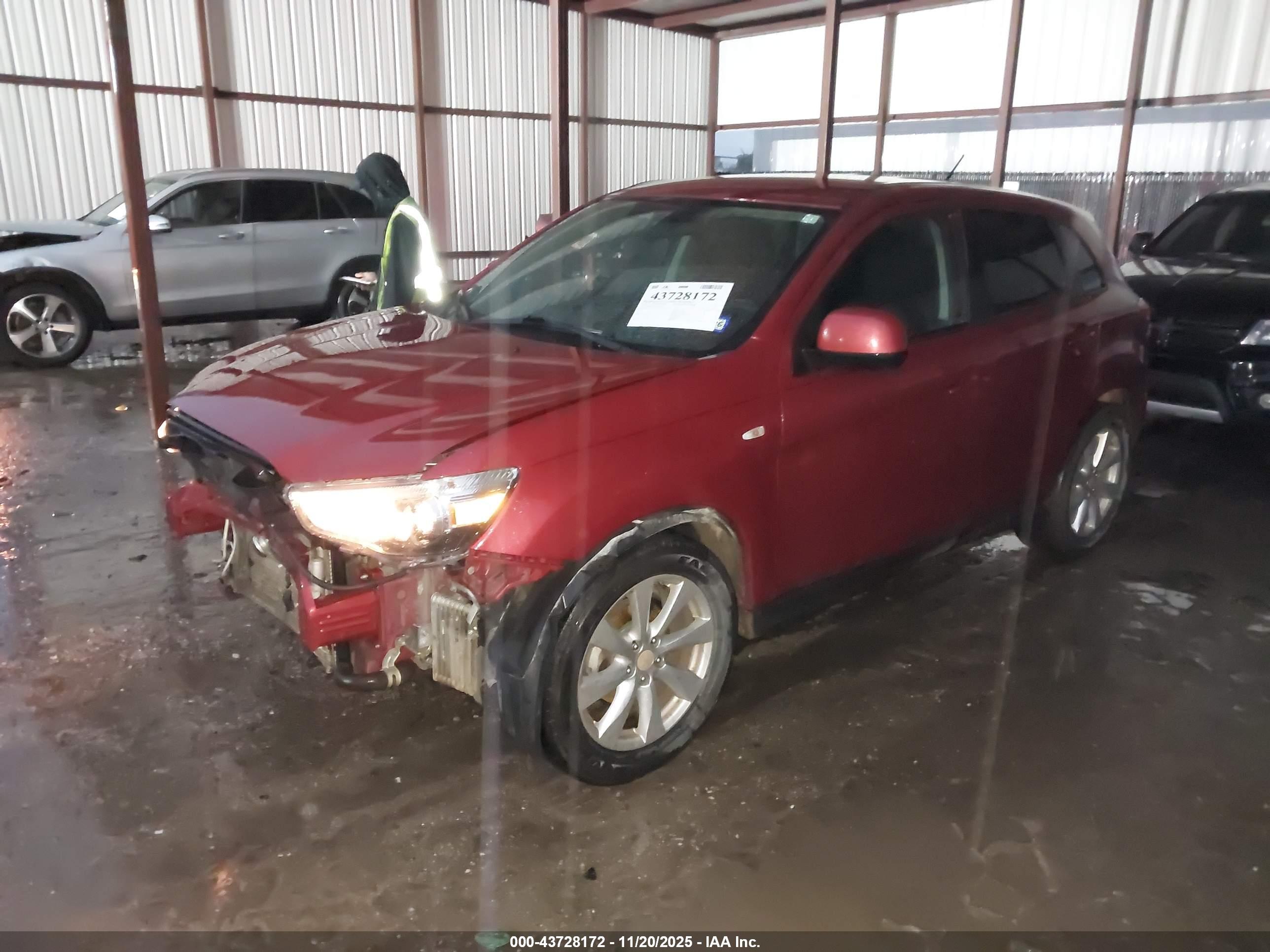 MITSUBISHI OUTLANDER image 2