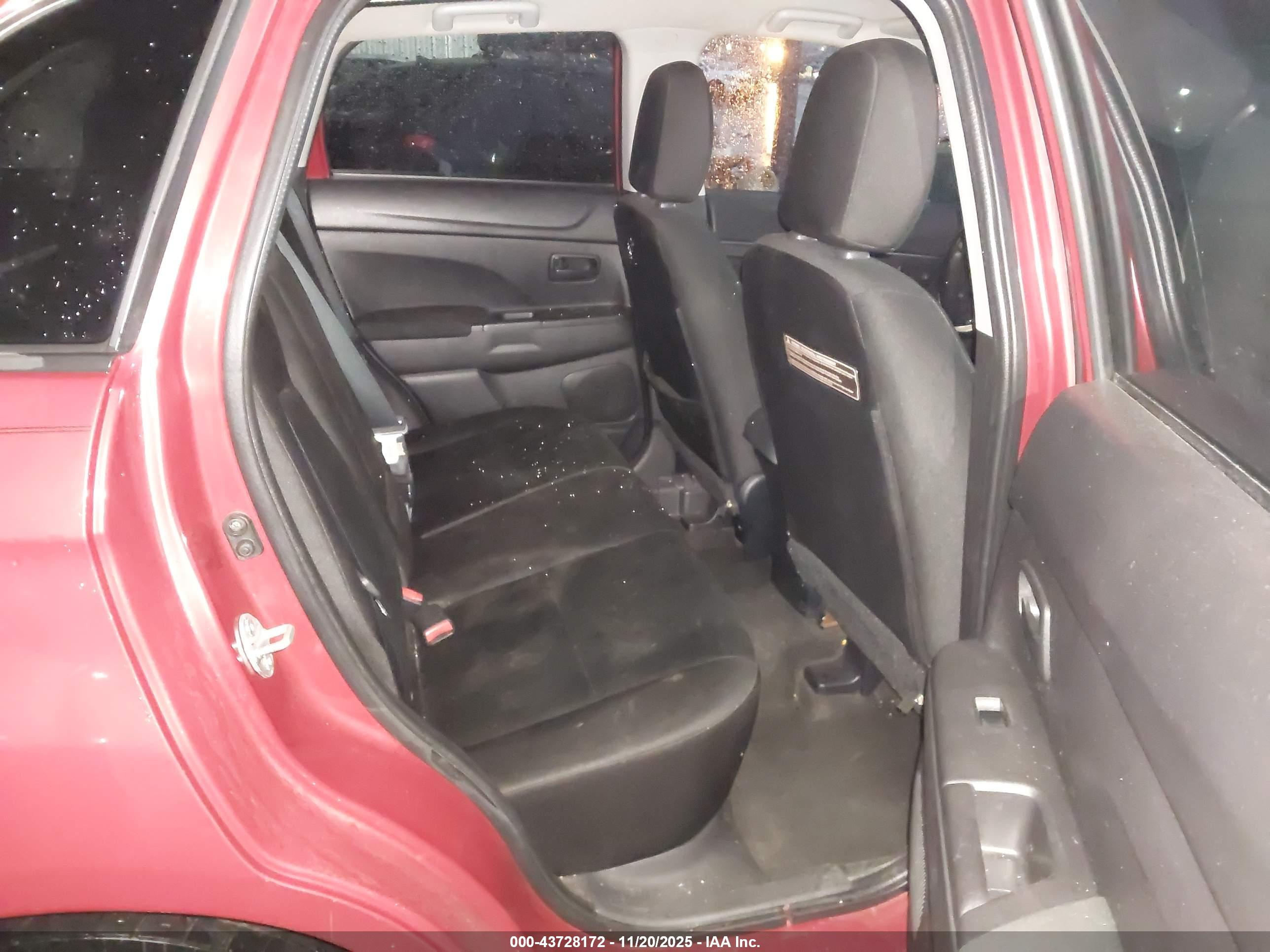MITSUBISHI OUTLANDER image 8