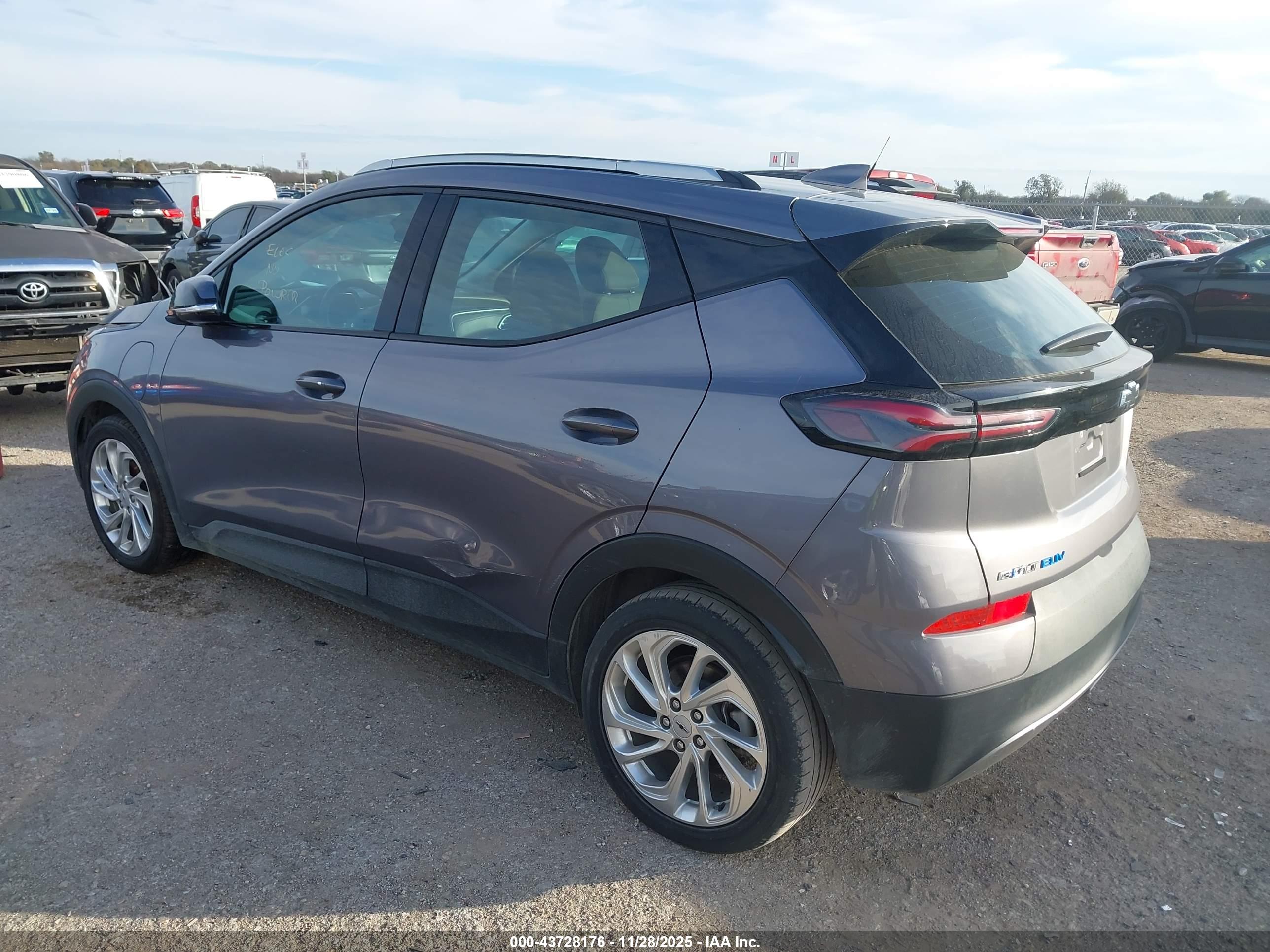 CHEVROLET BOLT image 3