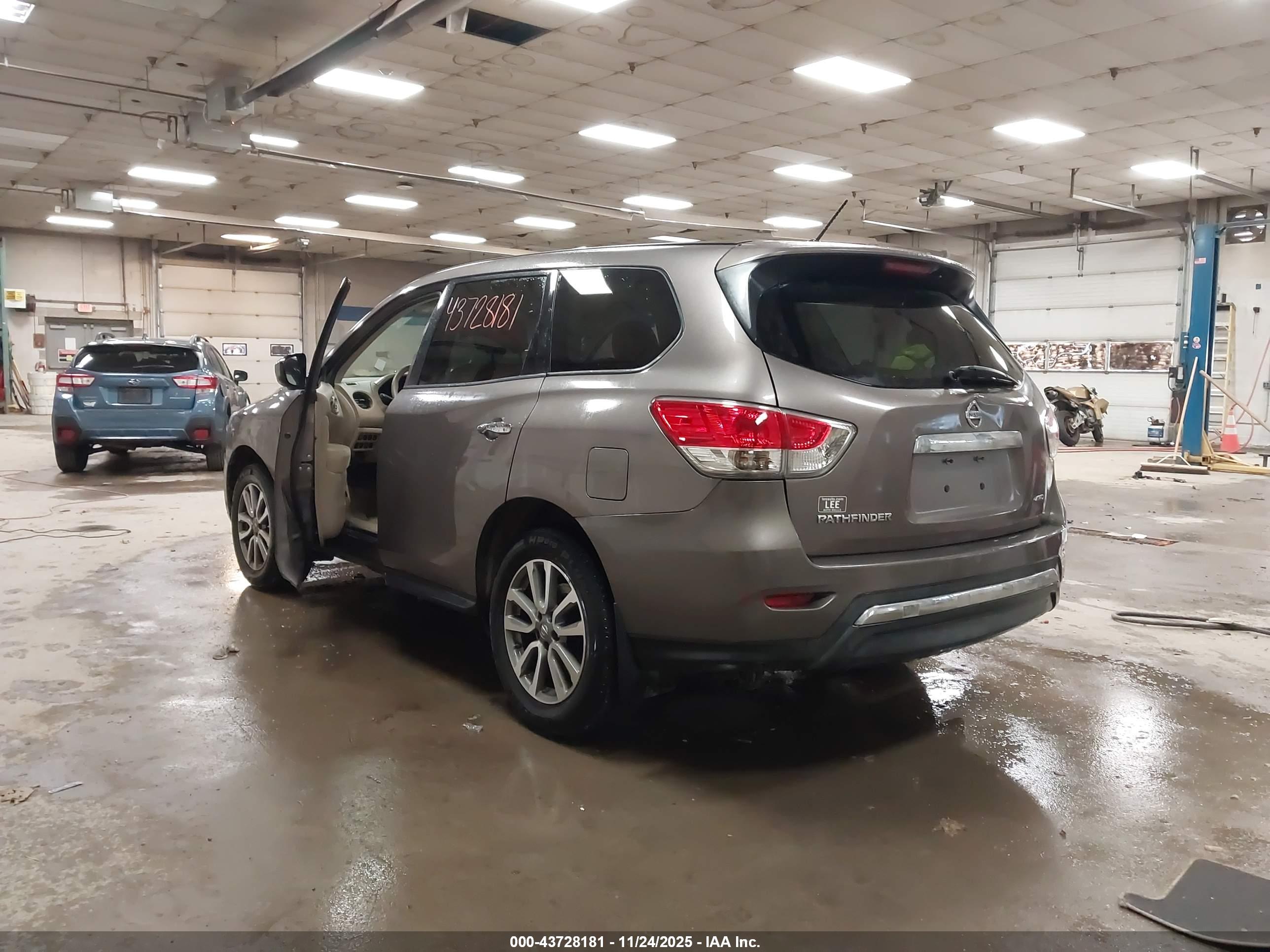 NISSAN PATHFINDER image 3