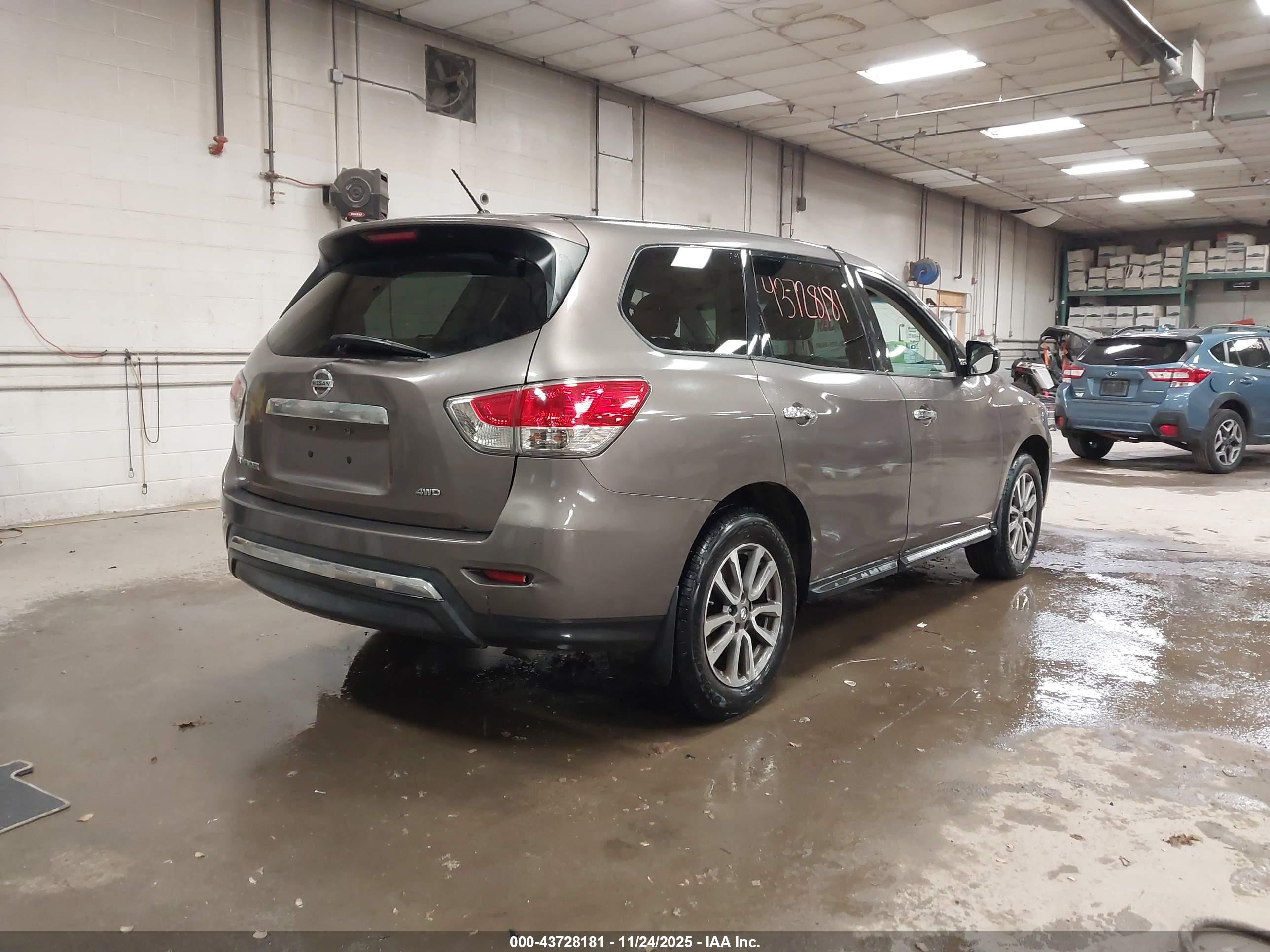 NISSAN PATHFINDER image 4